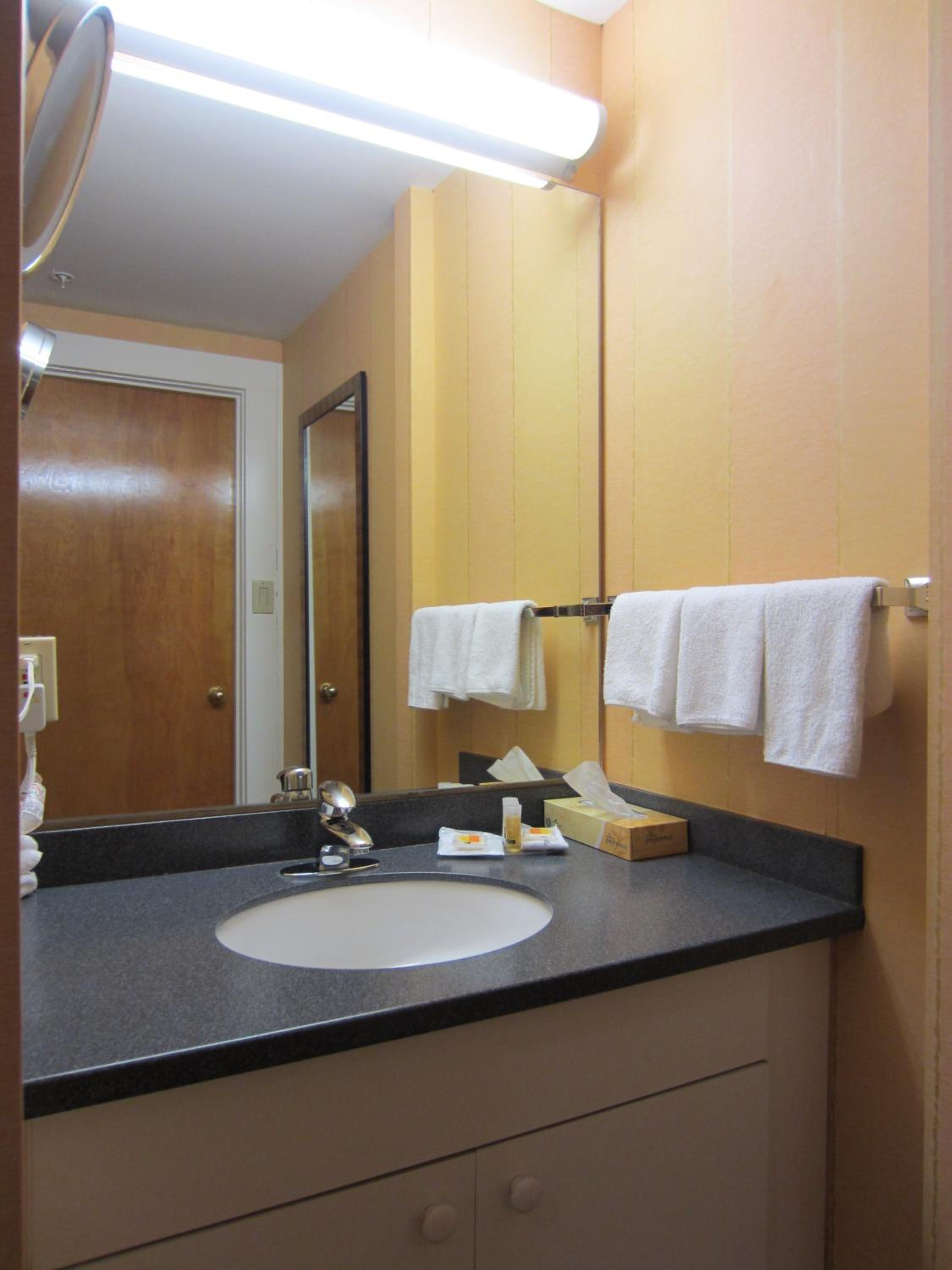 Double Room with Two Double Beds - Non-Smoking - Photo 2