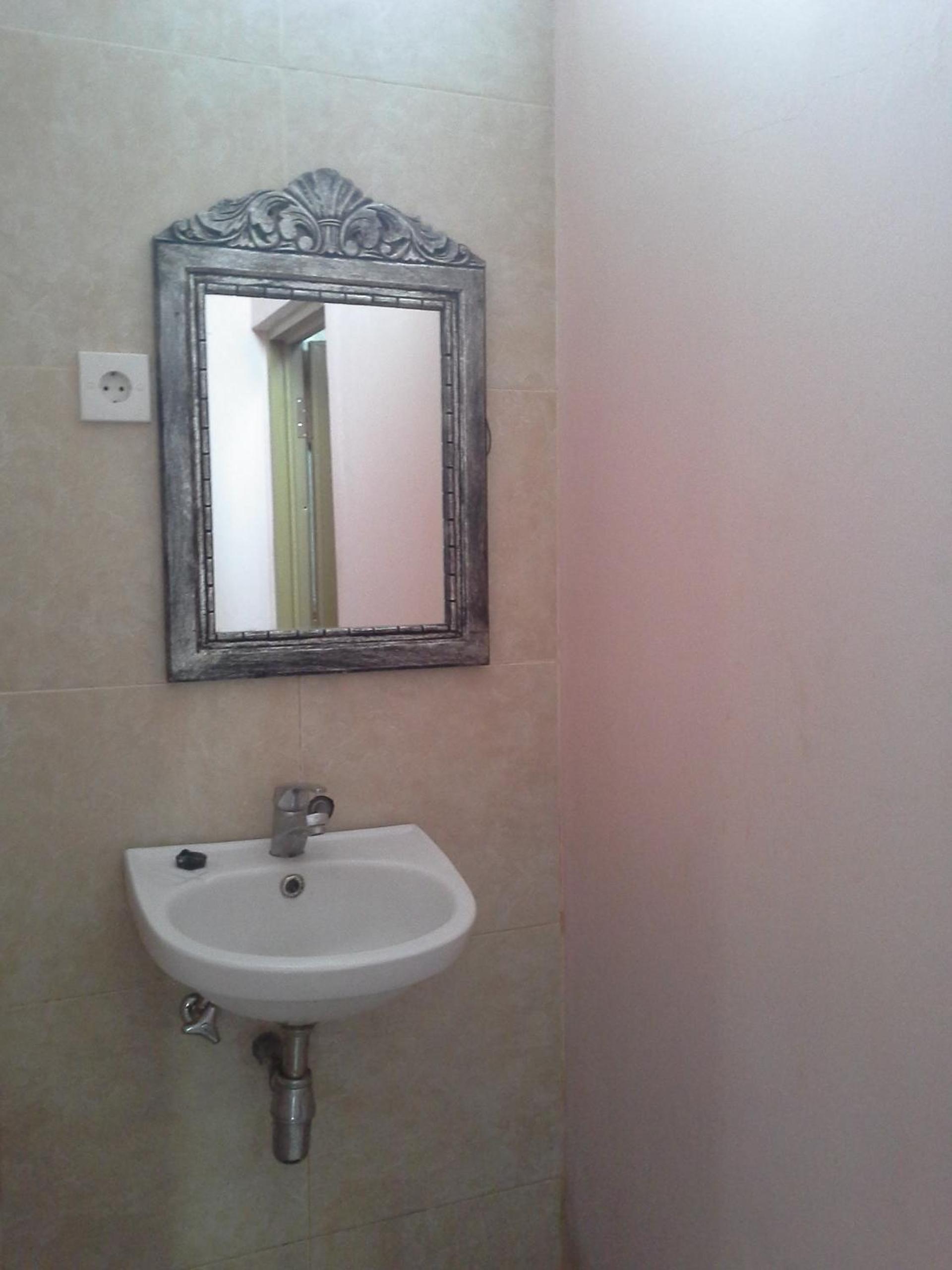 Standard Double Room - Photo 11