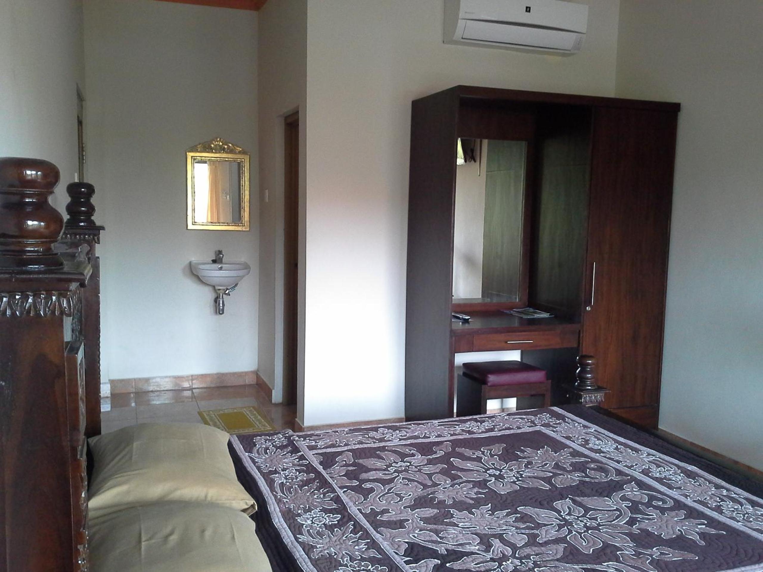 Standard Double Room - Photo 9
