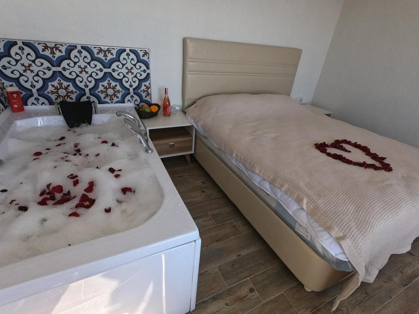 Deluxe Double Room with Sea View photo 2