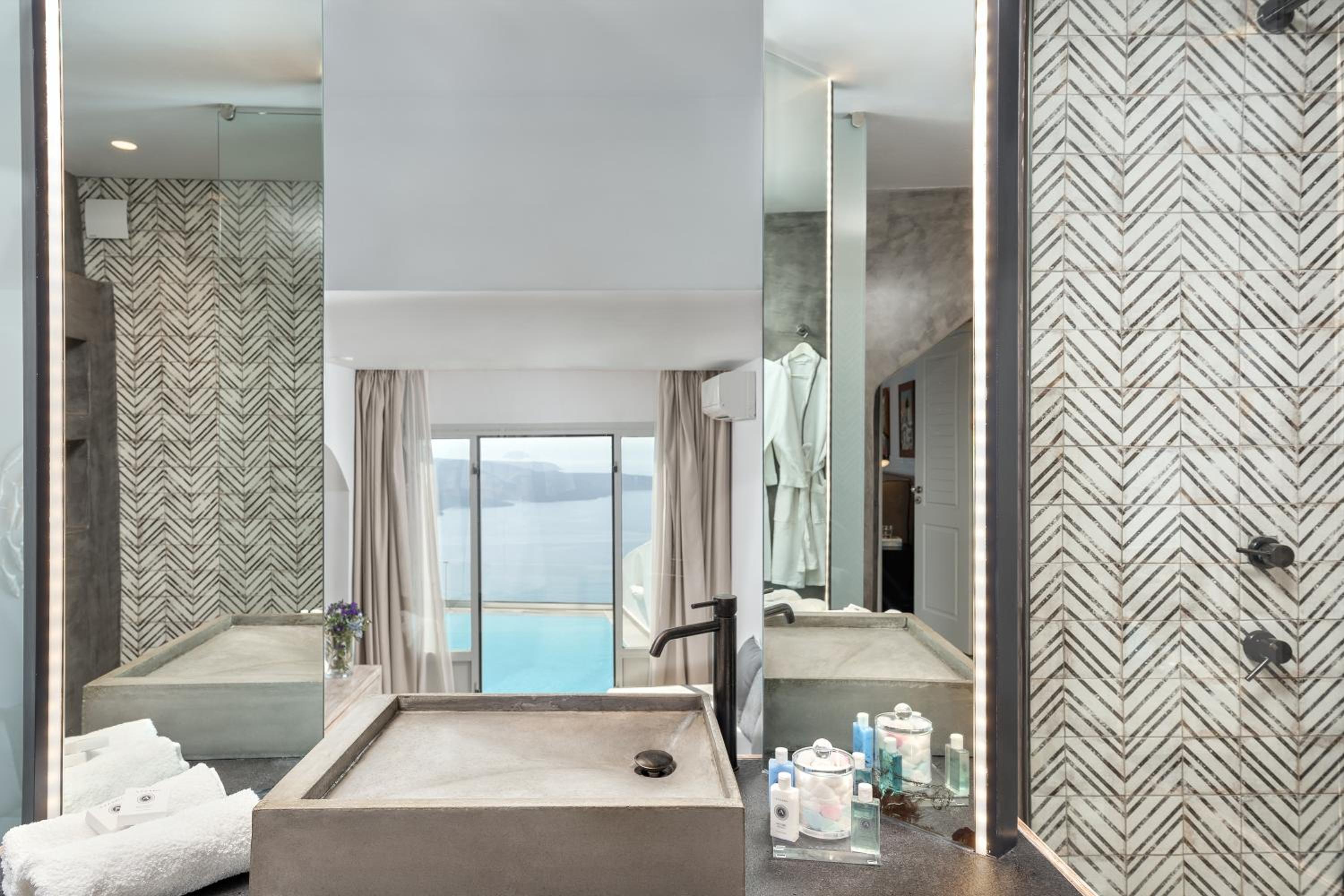 Sunset Suite with Private Pool - Sea and Caldera View - Photo 14
