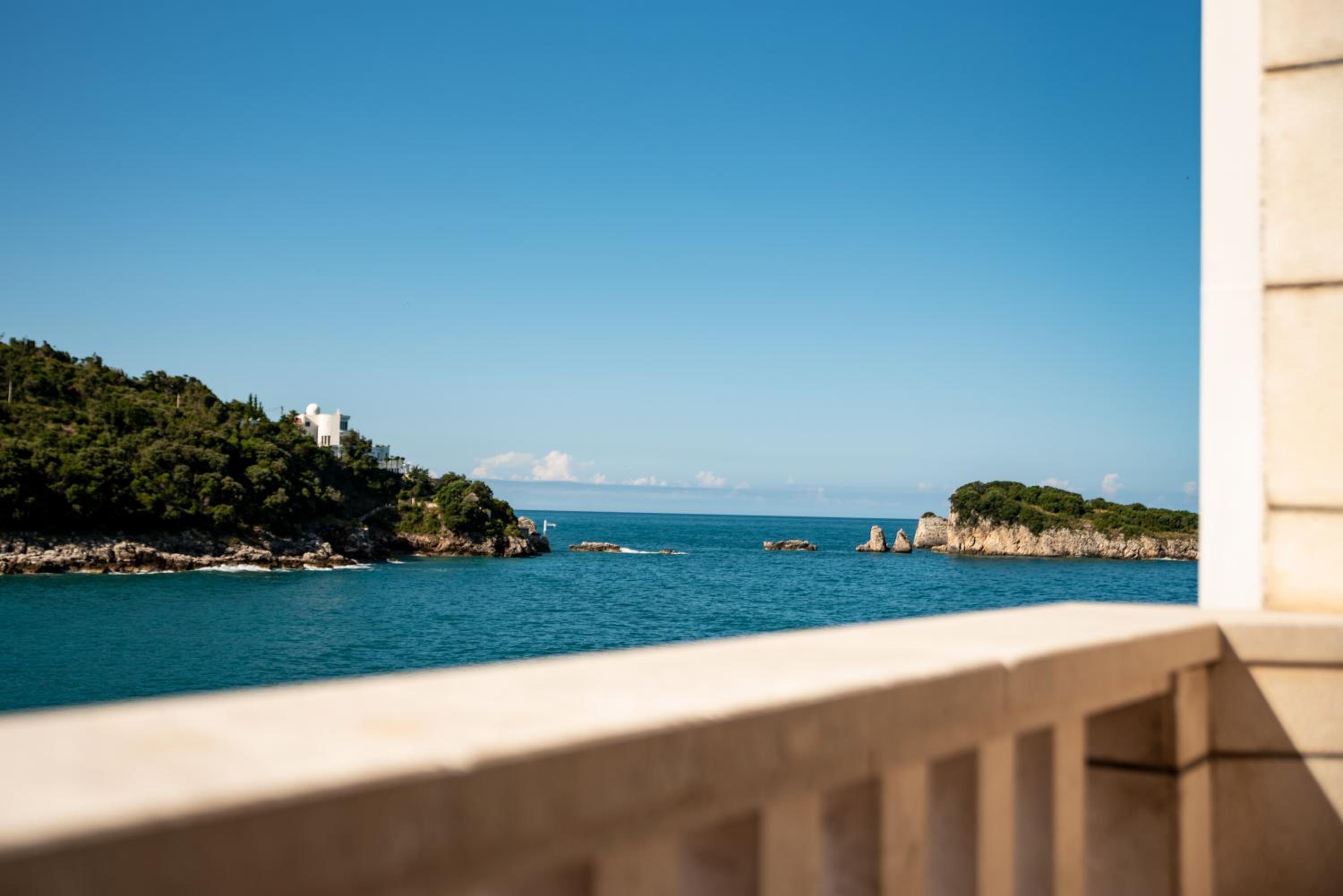 Double Room with Balcony and Sea View - Photo 4