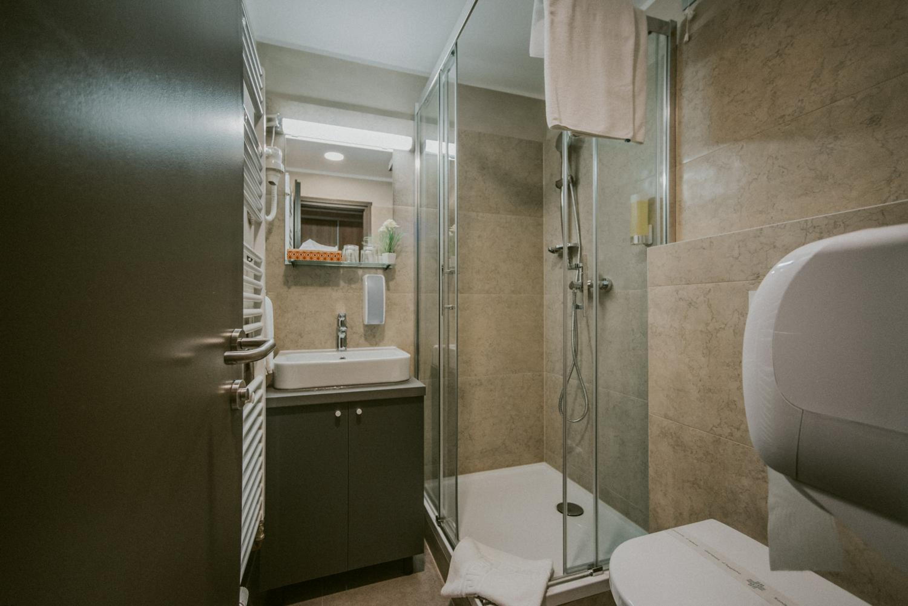 Double Room - Photo 3