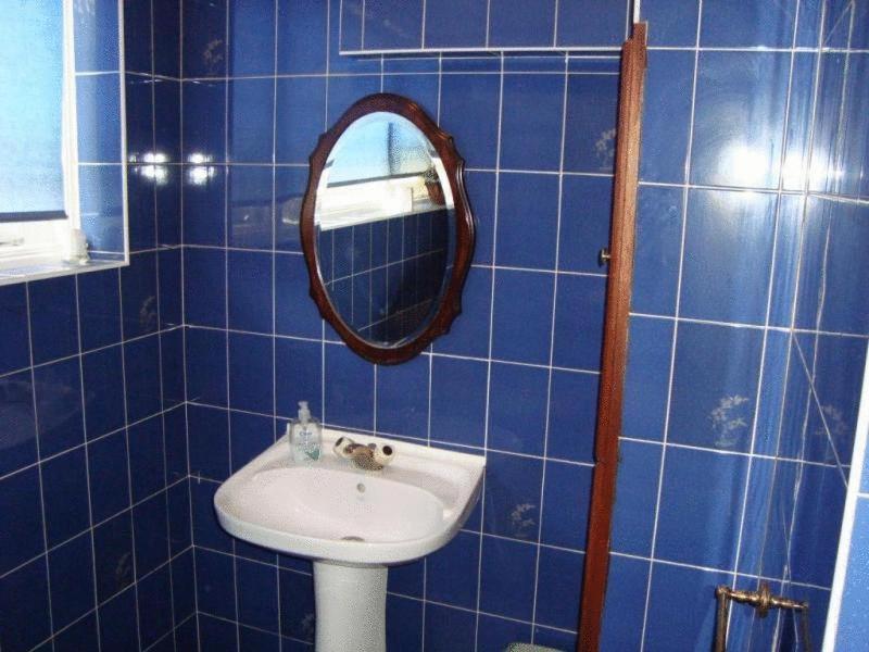 Single Room with Shared Bathroom photo 3