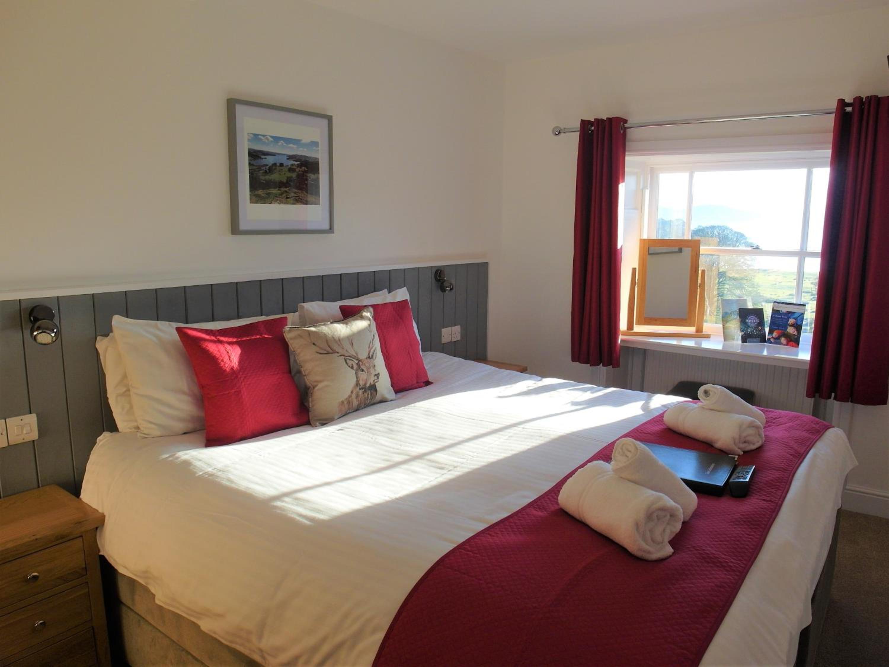 Double or Twin Room with Lake View - Photo 6