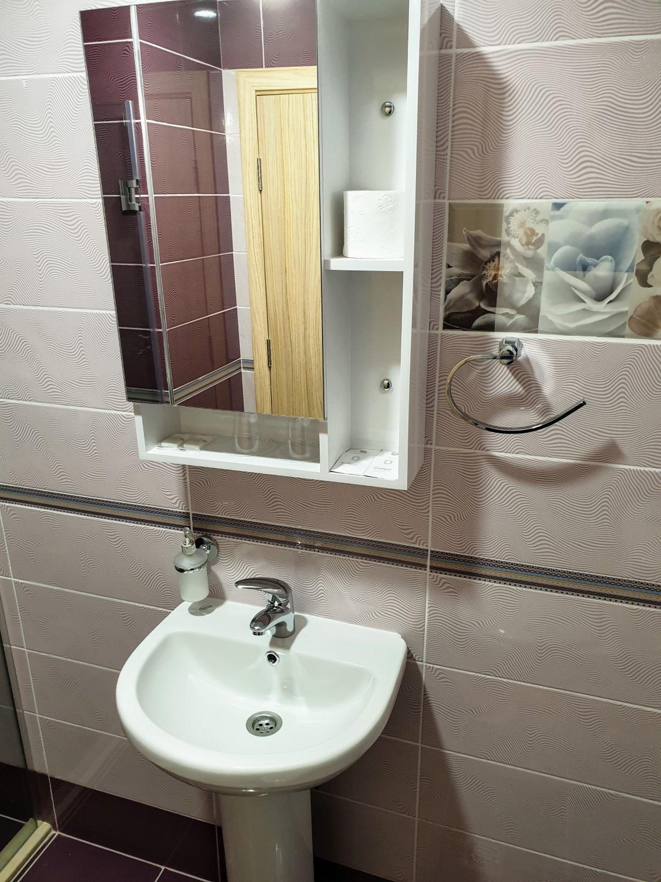 Twin Room - Photo 7