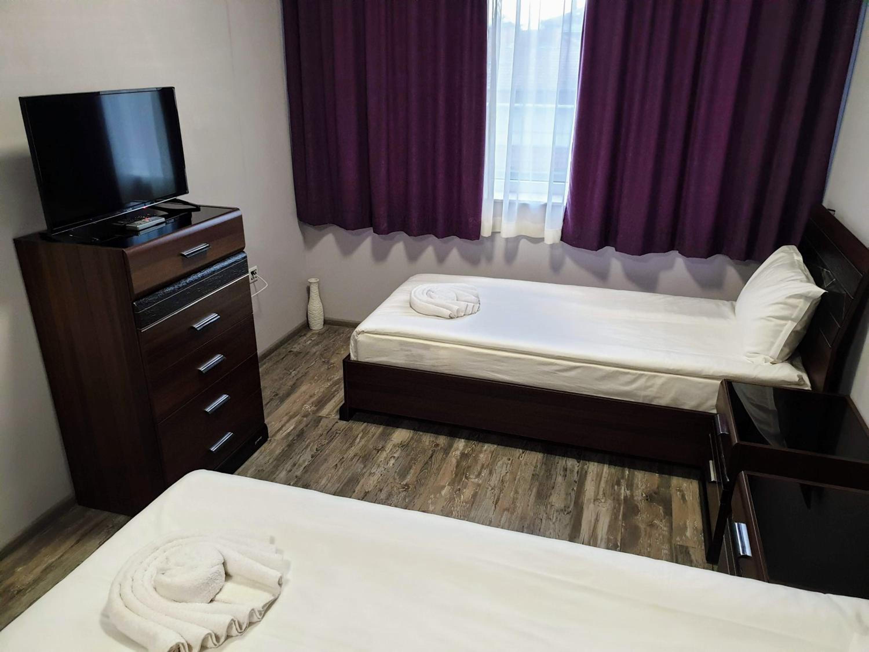 Twin Room - Photo 5