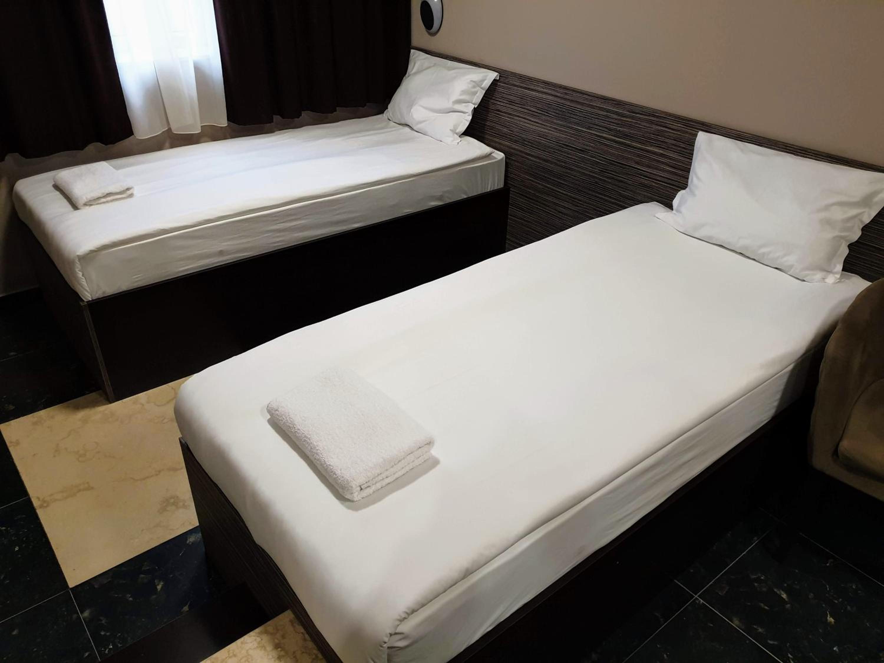 Twin Room - Photo 6