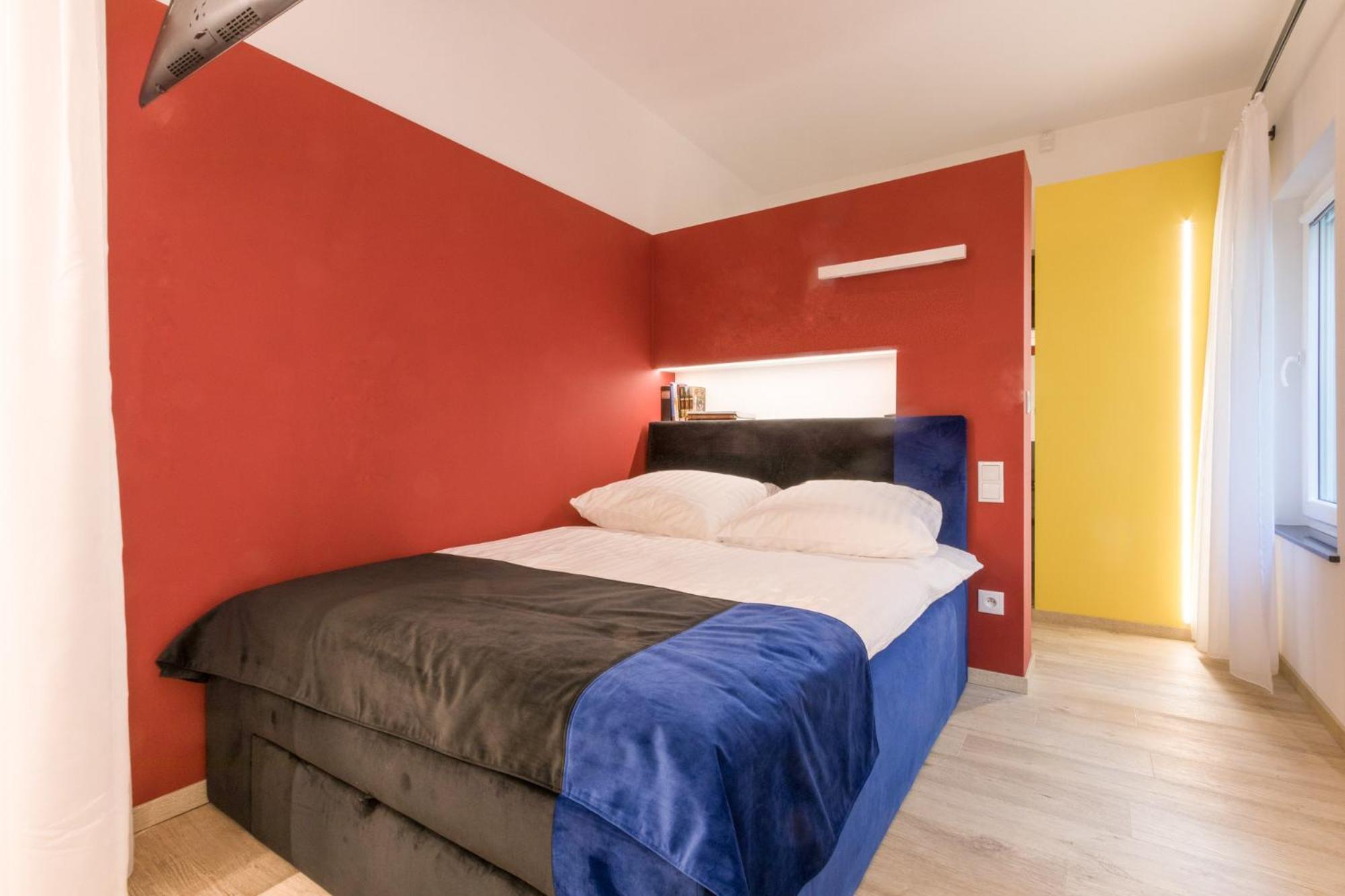 One-Bedroom Apartment photo 2