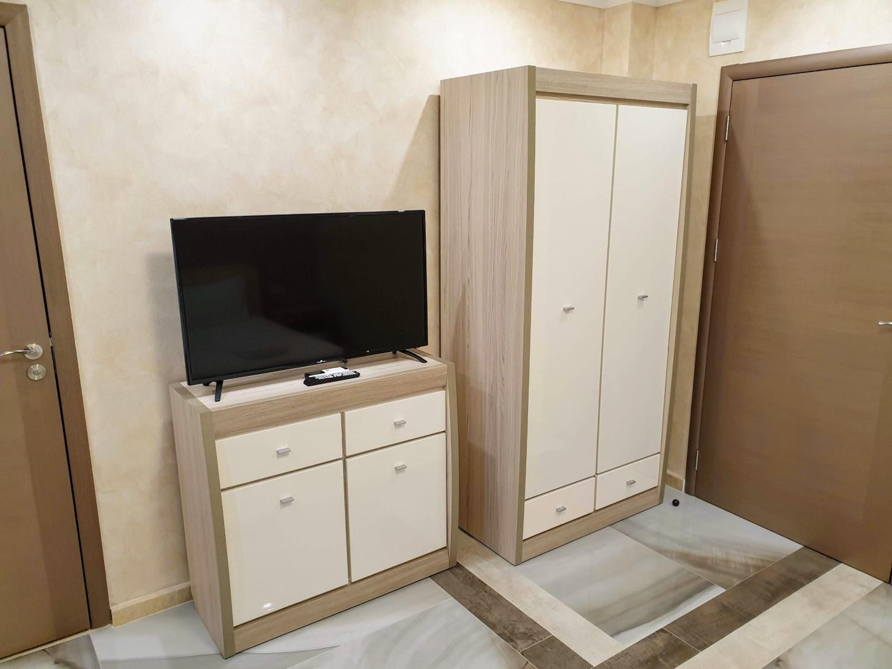Deluxe King Room - Photo 3