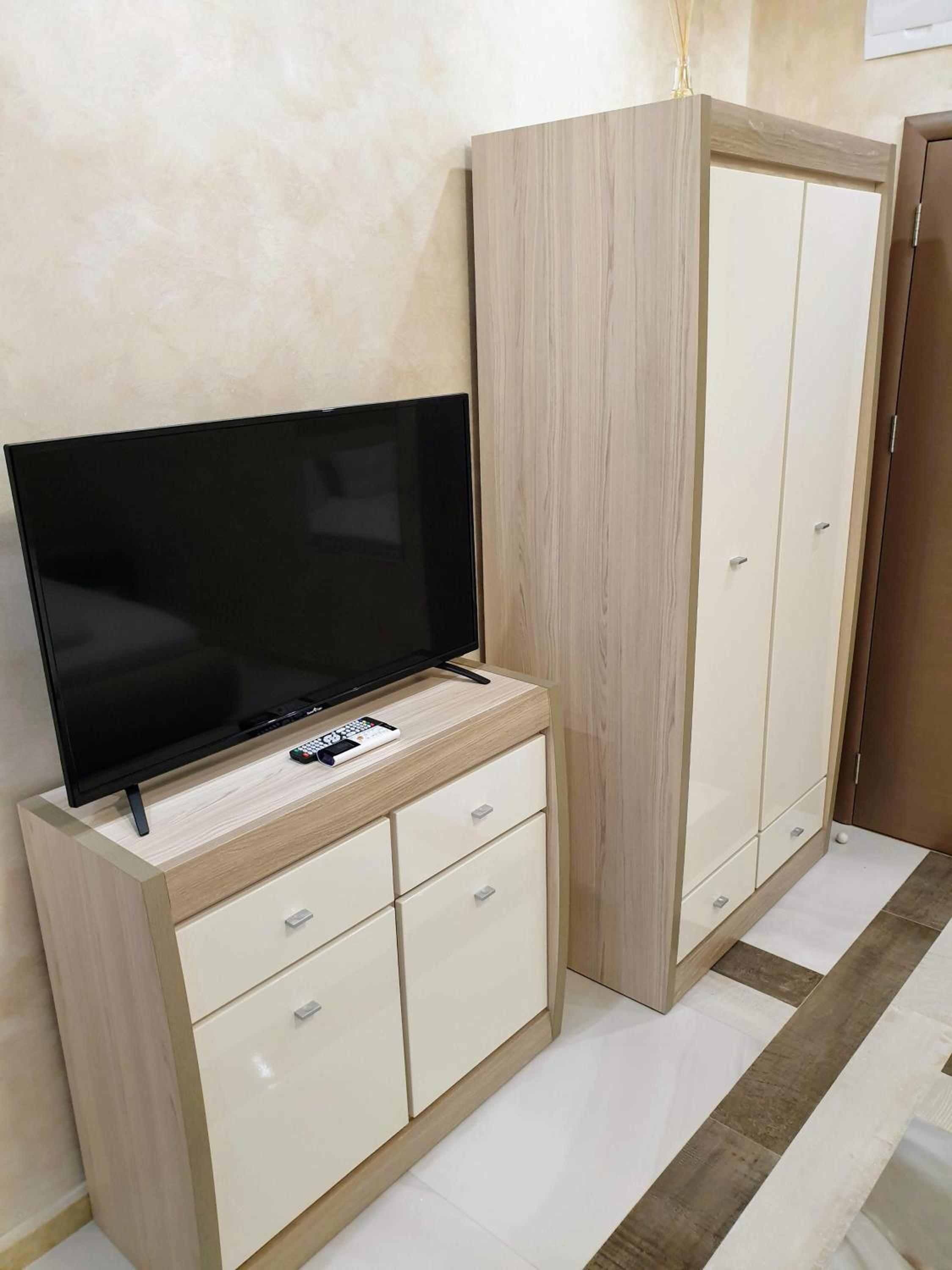 Deluxe King Room - Photo 10