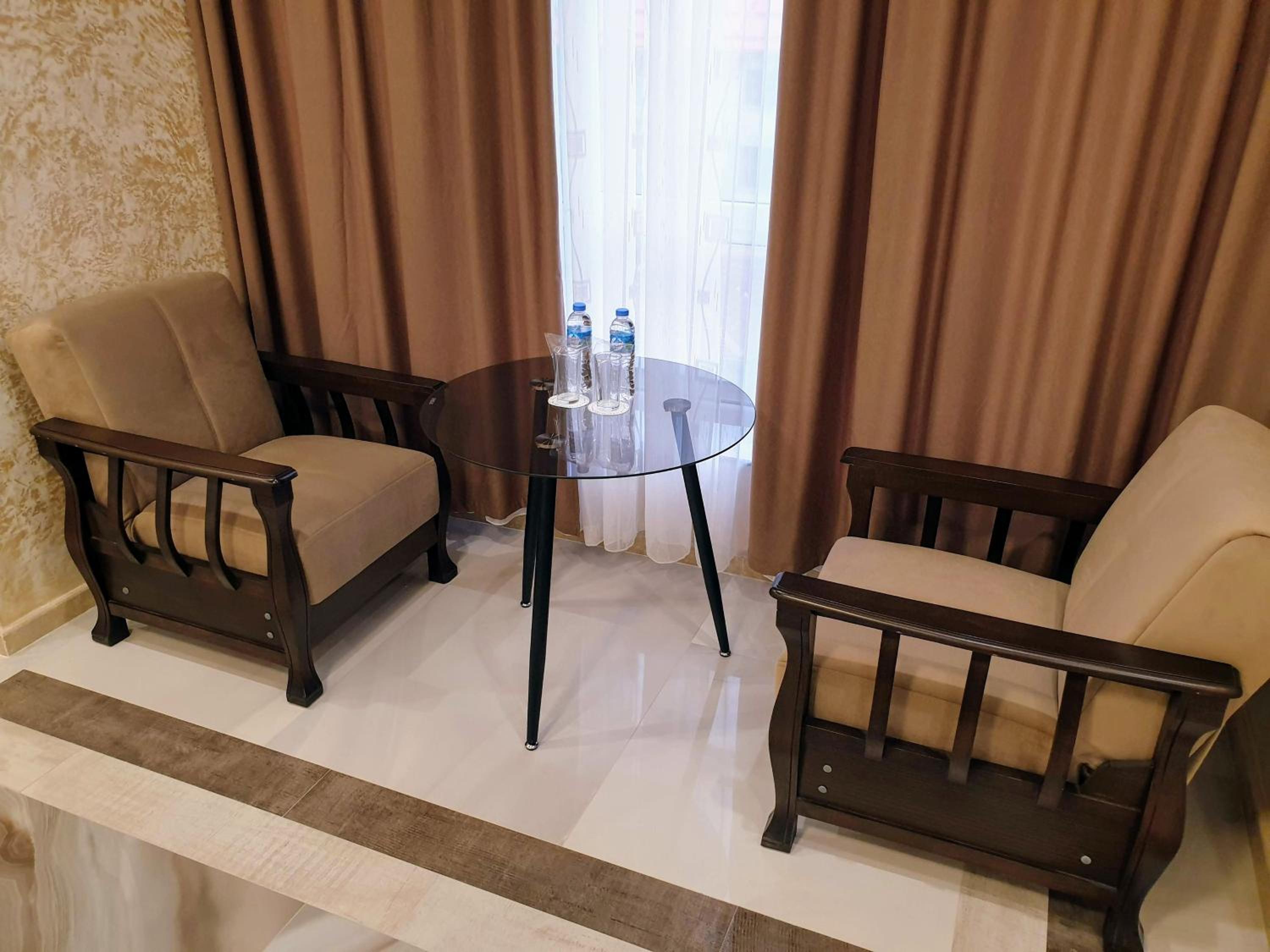 Deluxe King Room - Photo 2