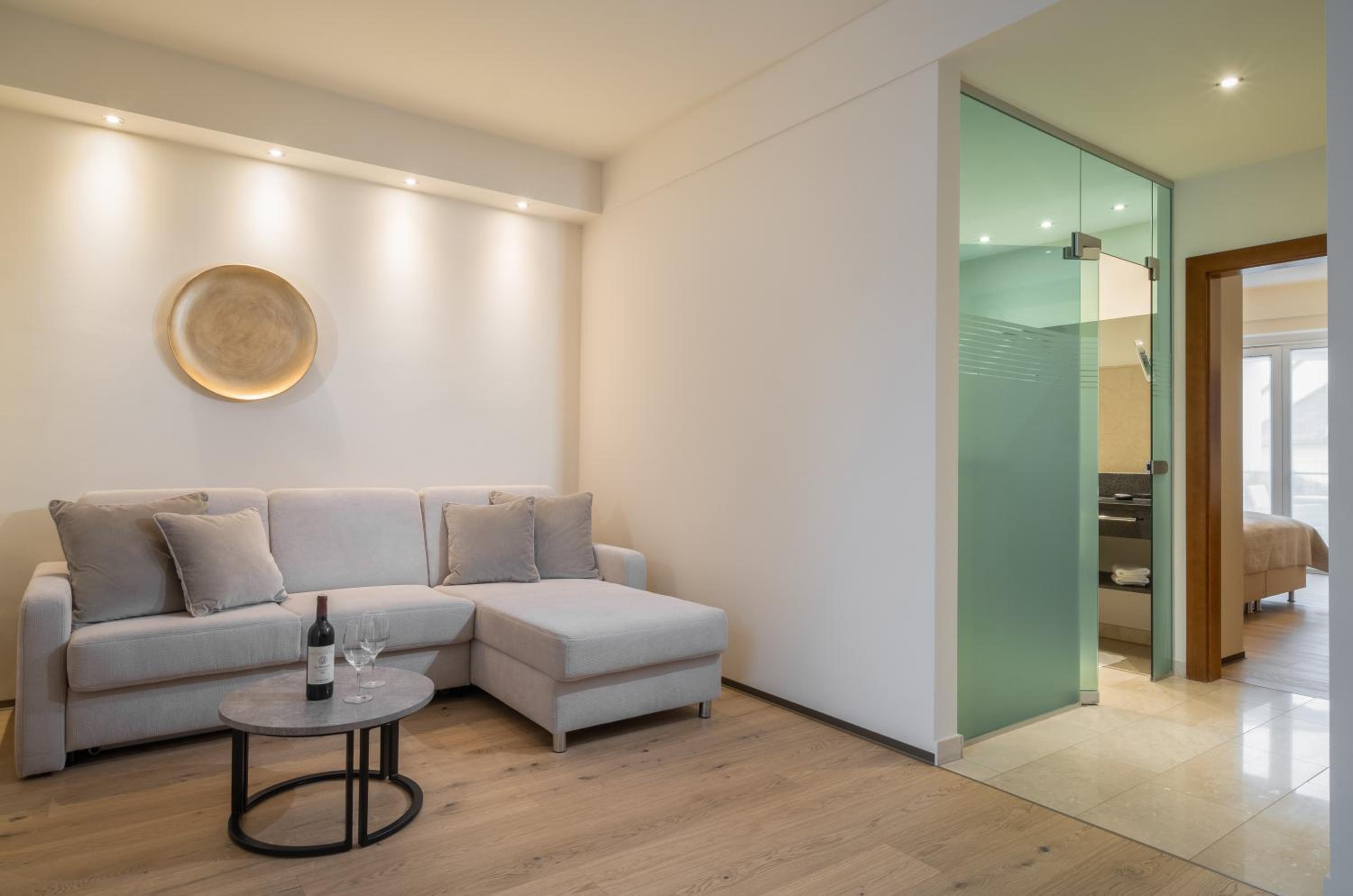 Suite - Photo 2
