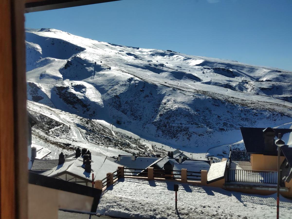Apartment with Mountain View