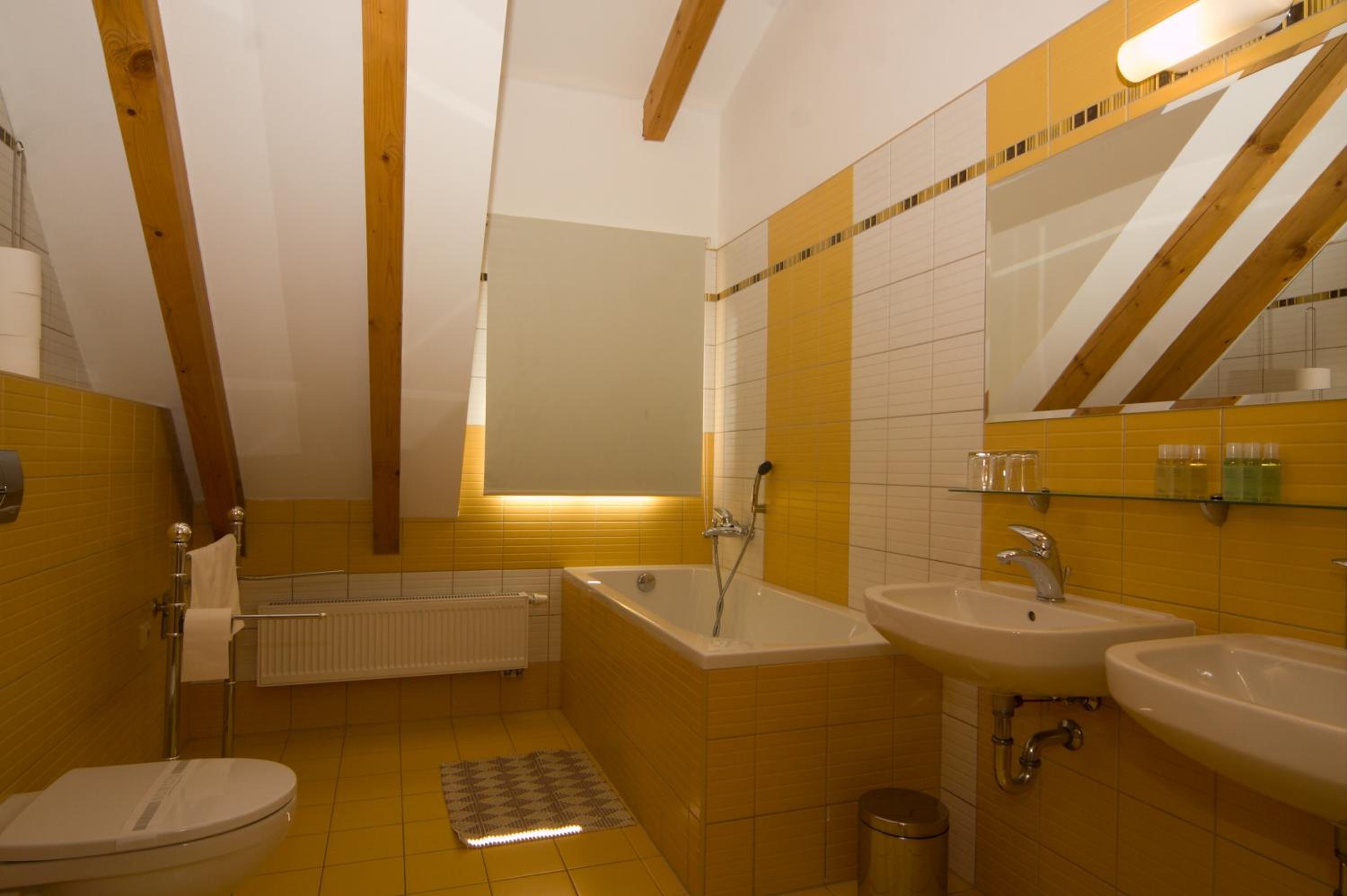 Triple Room with Private Bathroom - Photo 4