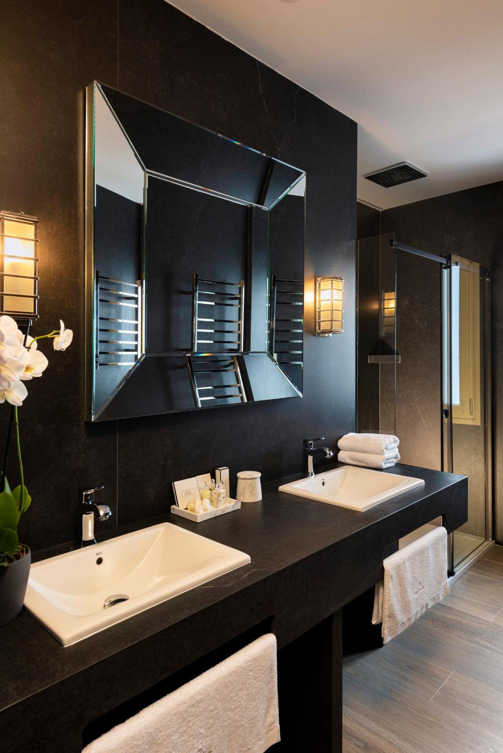 Suite - Photo 10