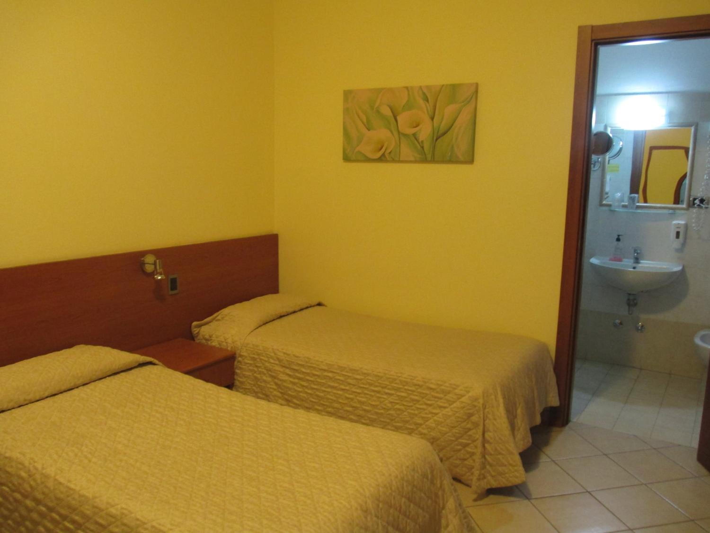 Double or Twin Room photo 2
