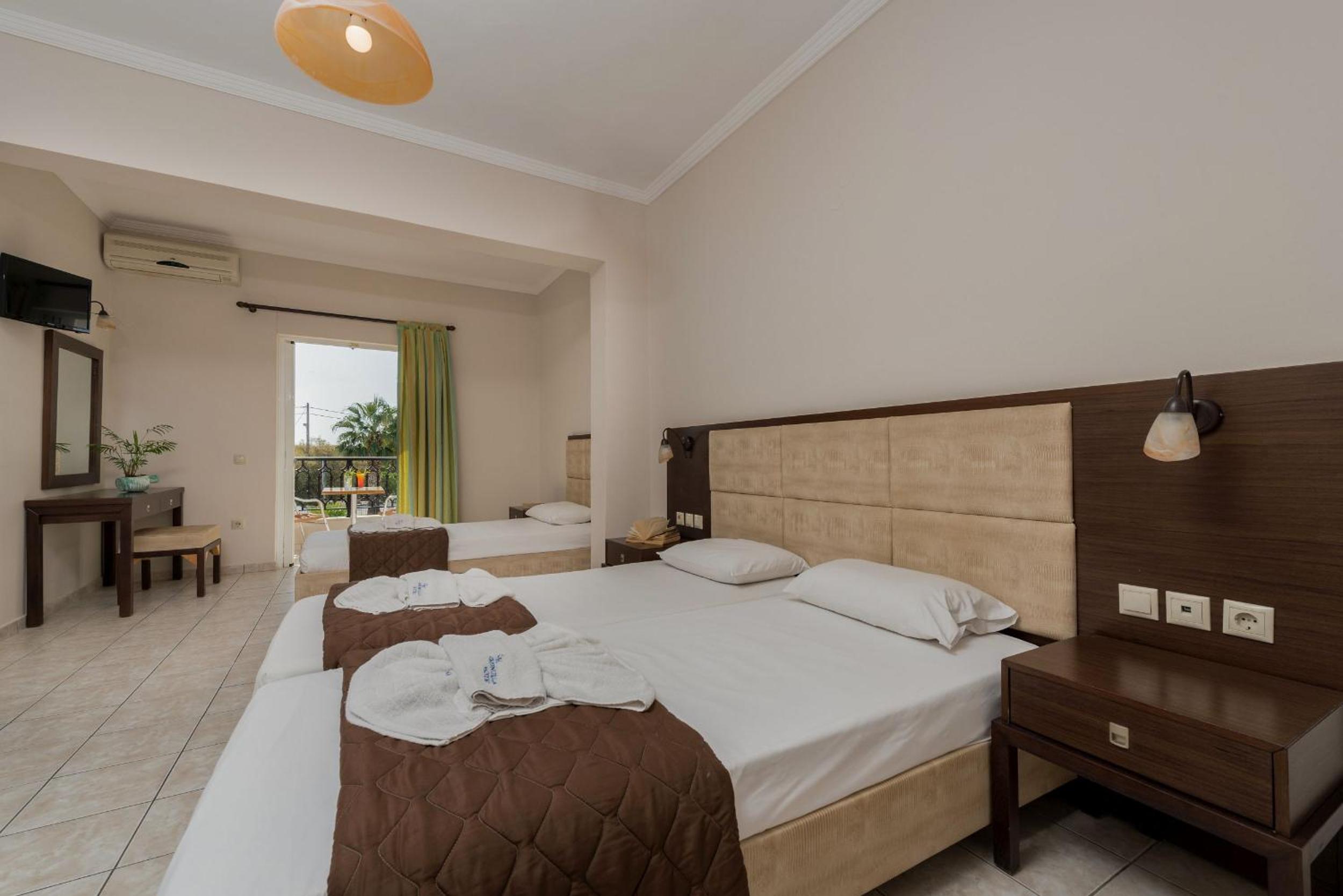 Triple Room with Pool View