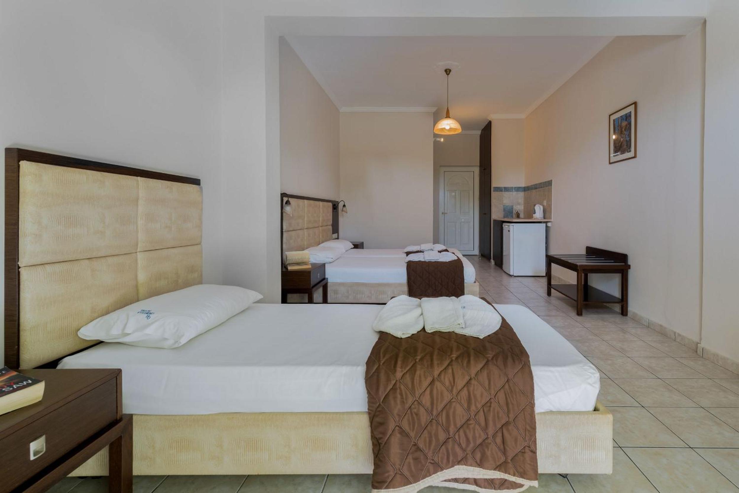 Triple Room with Pool View photo 3