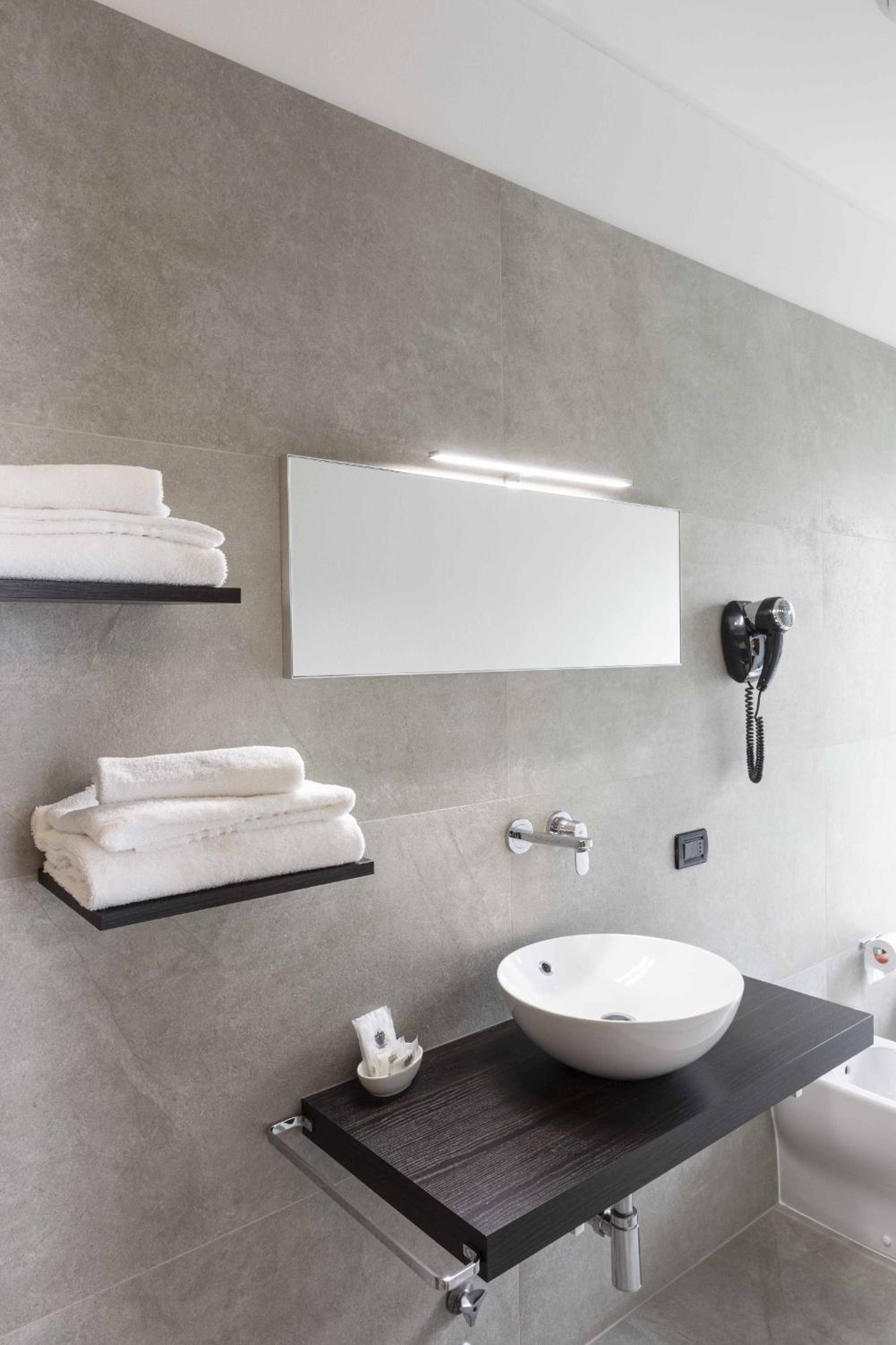 Double or Twin Room - Photo 4