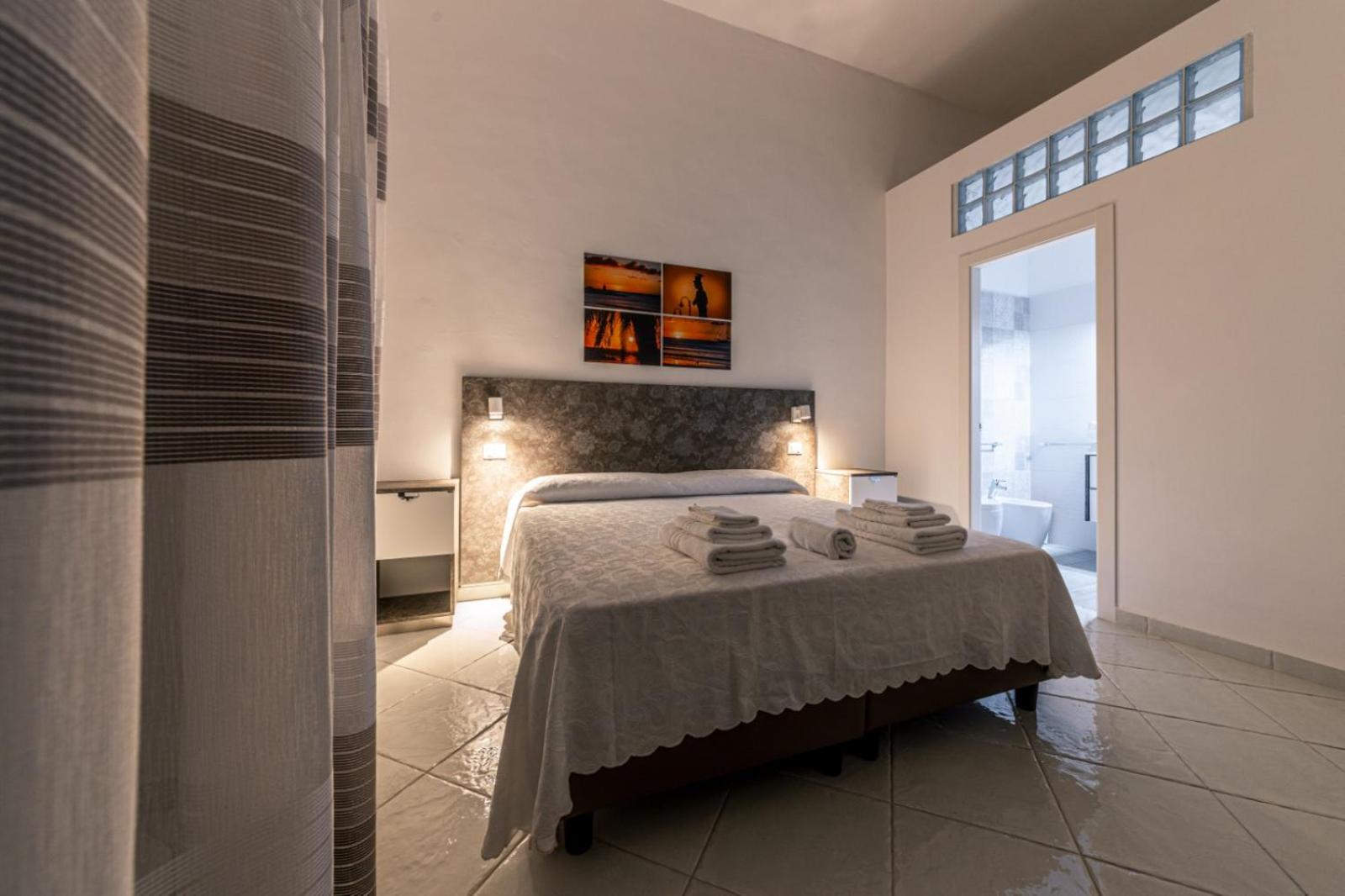 Double Room with Private Bathroom - Photo 1