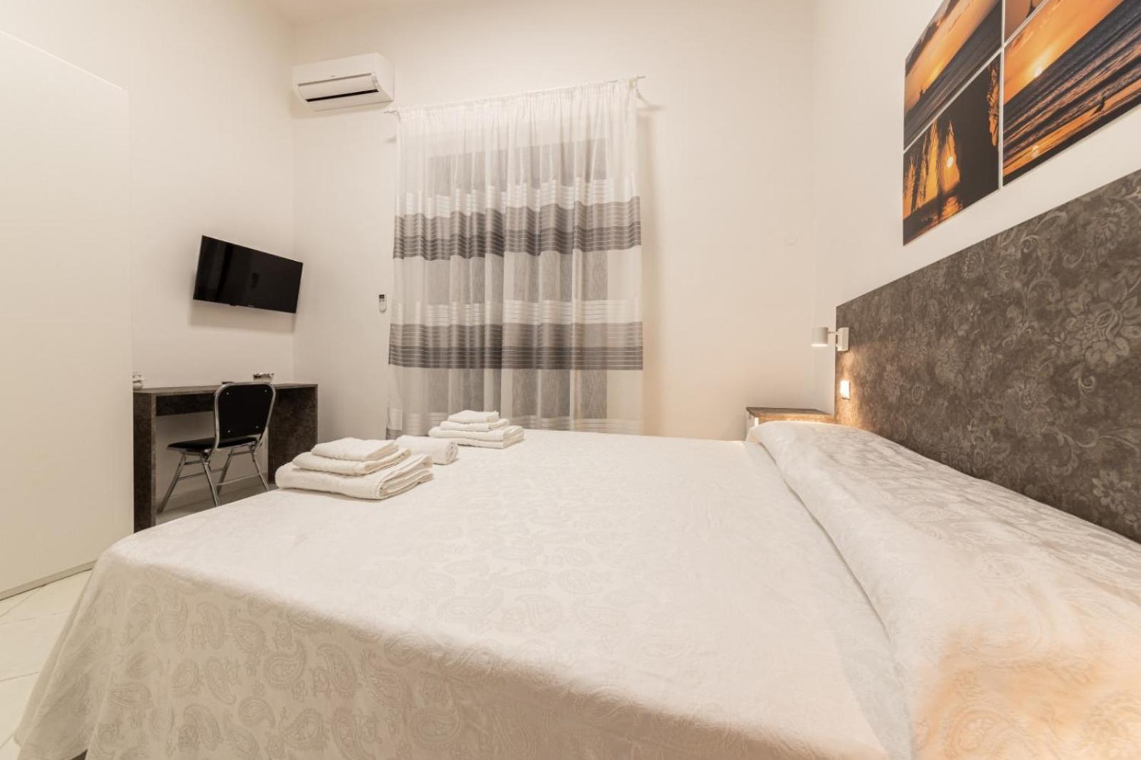 Double Room with Private Bathroom - Photo 4