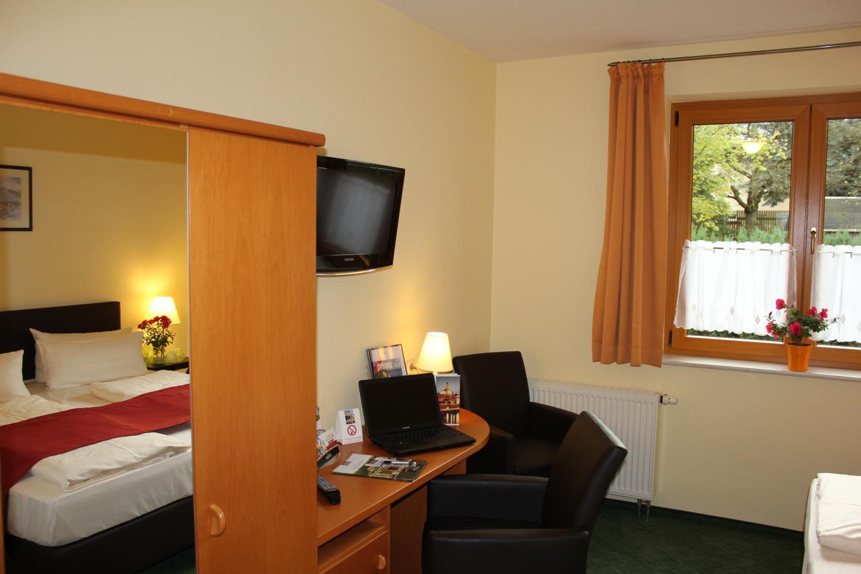 Double Room - Photo 5