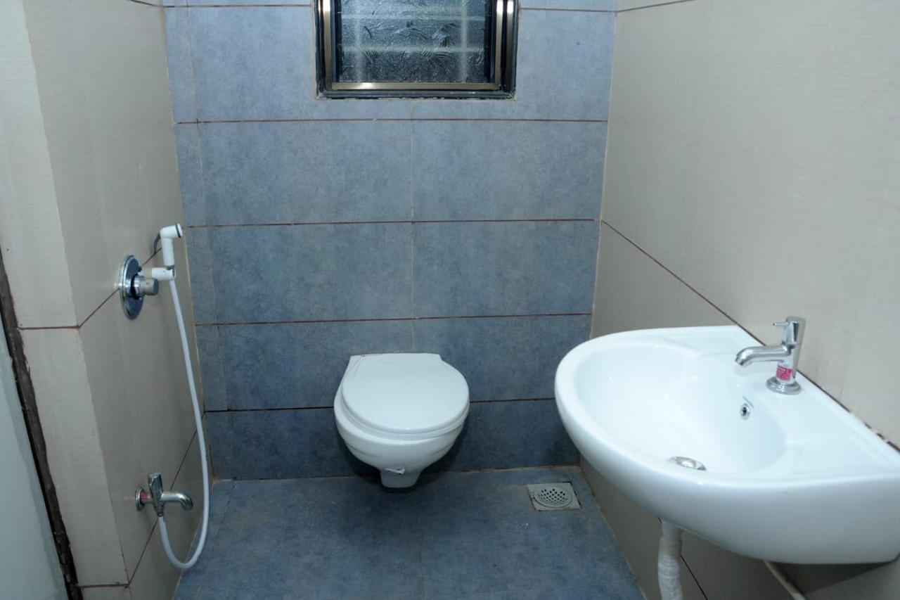 Standard Double Room with Fan - Photo 5
