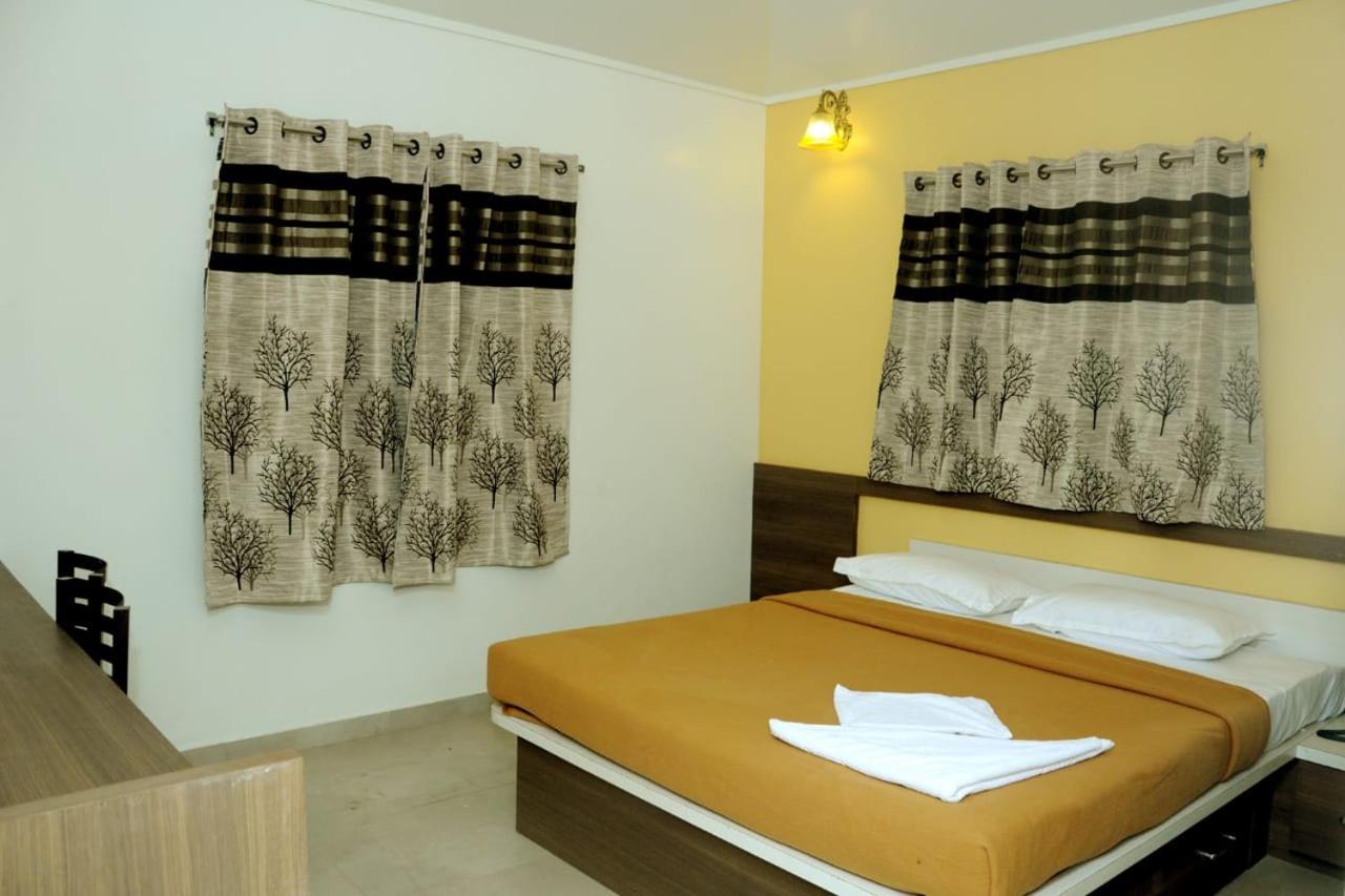 Standard Double Room with Fan - Photo 6