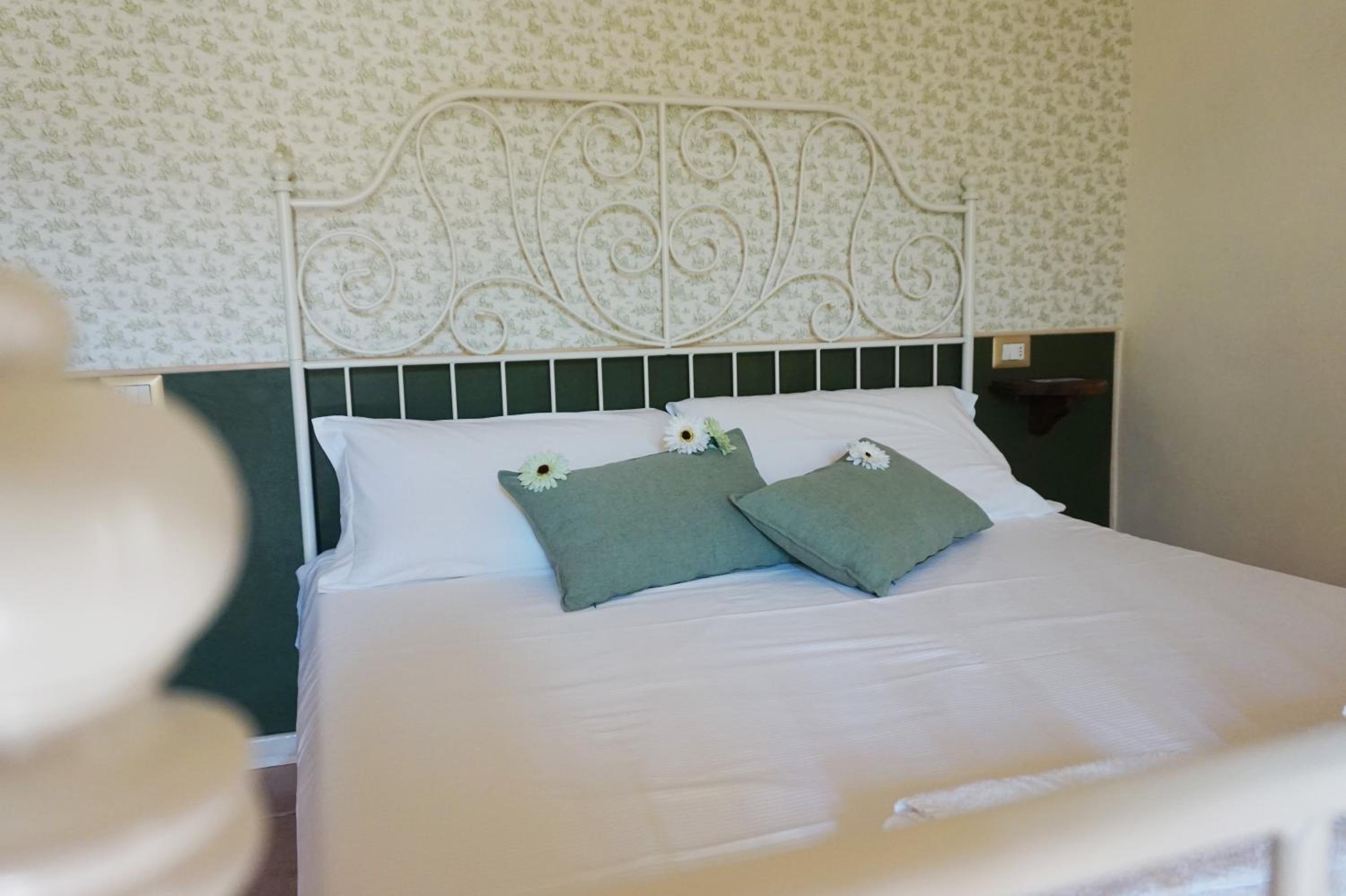Double Room - Photo 10