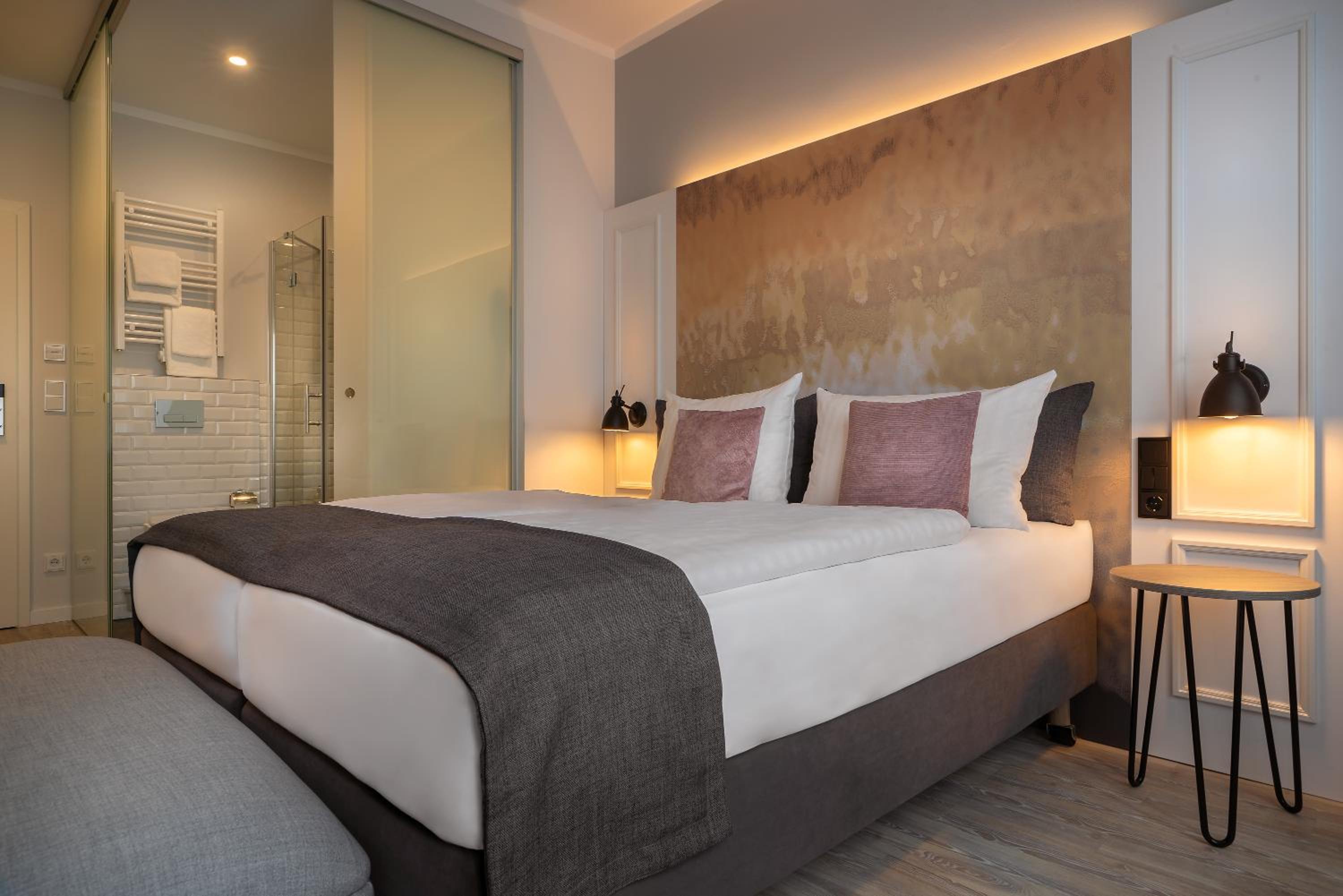 Comfort Double Room With Sofa Bed thumbnail 5