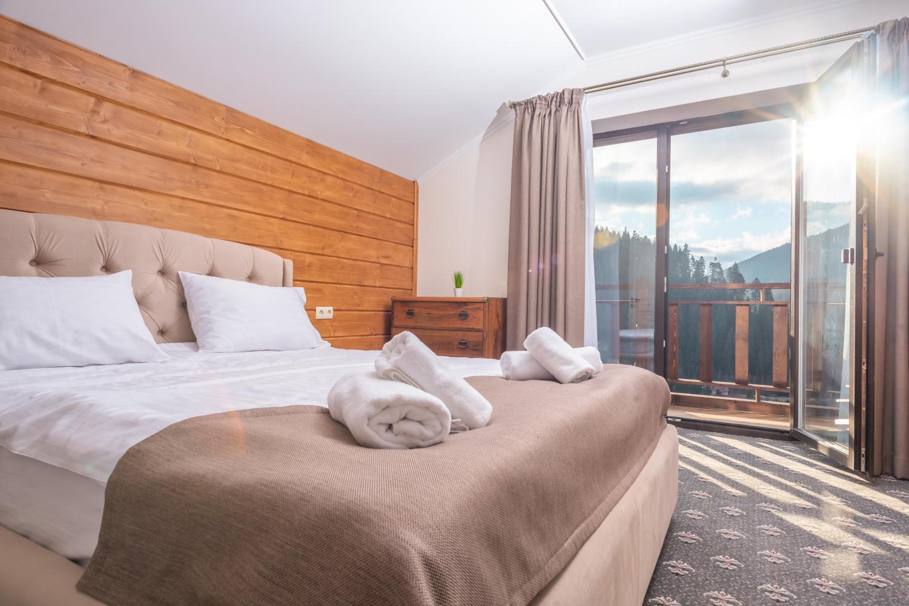 Panorama Standard With Mountain View