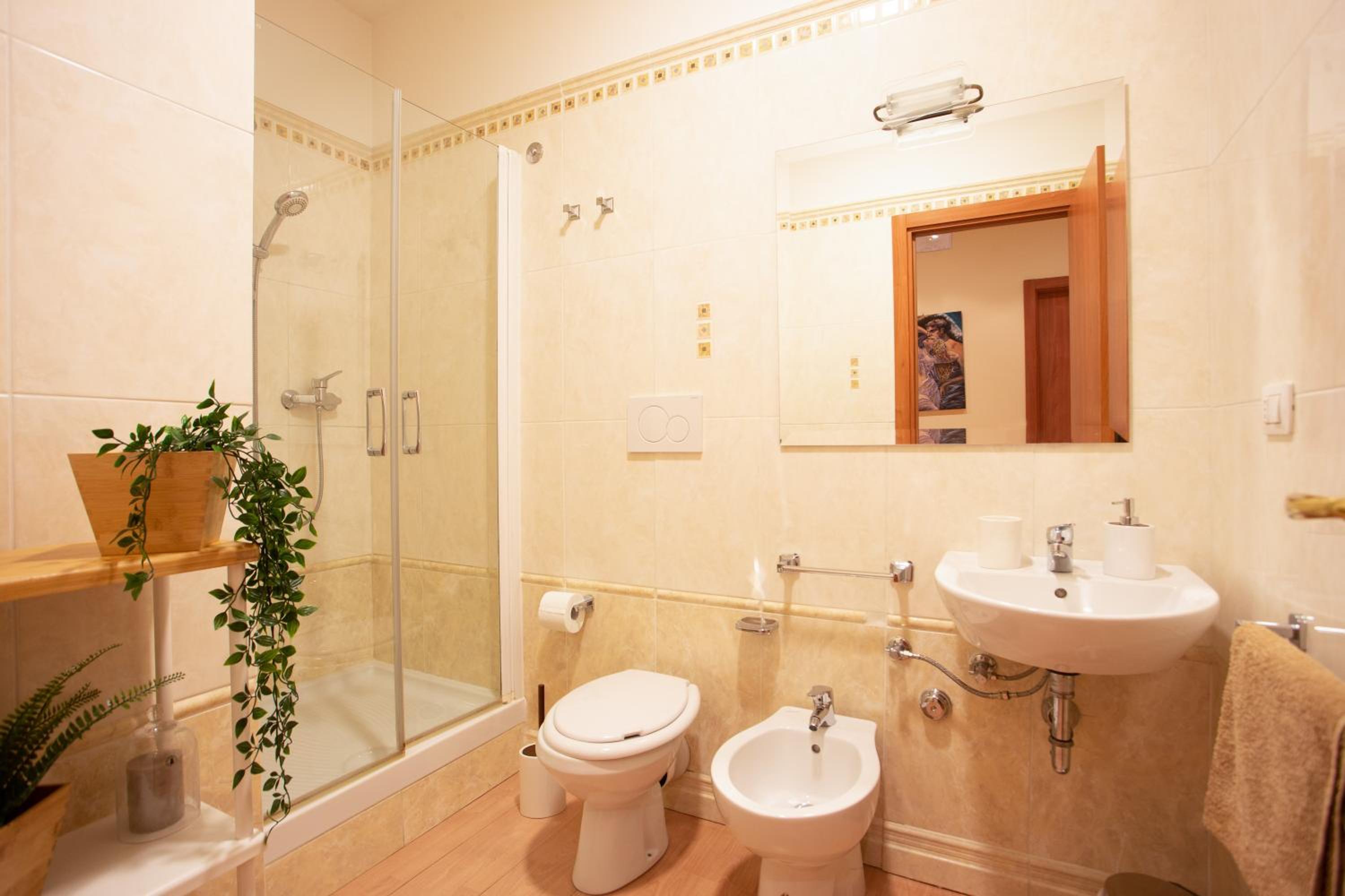 Twin Room with Private External Bathroom - Photo 4