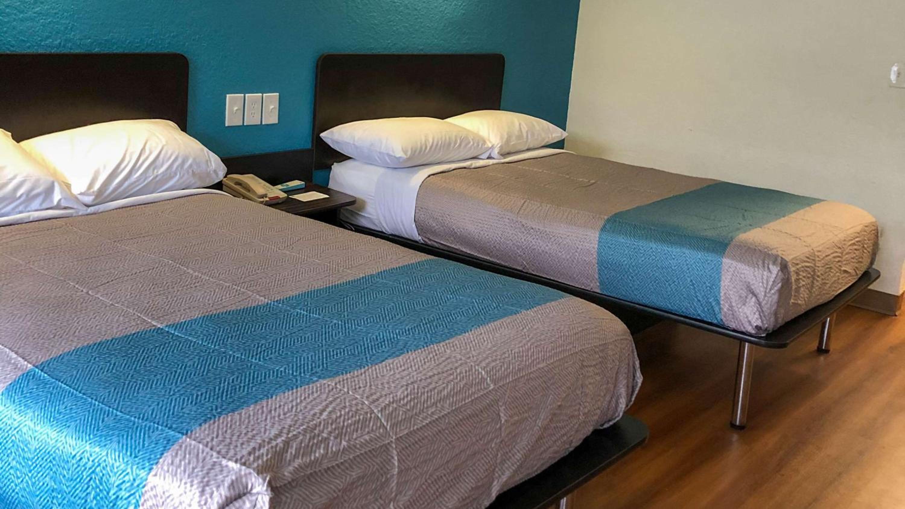Quadruple Room - Non-Smoking - Photo 4