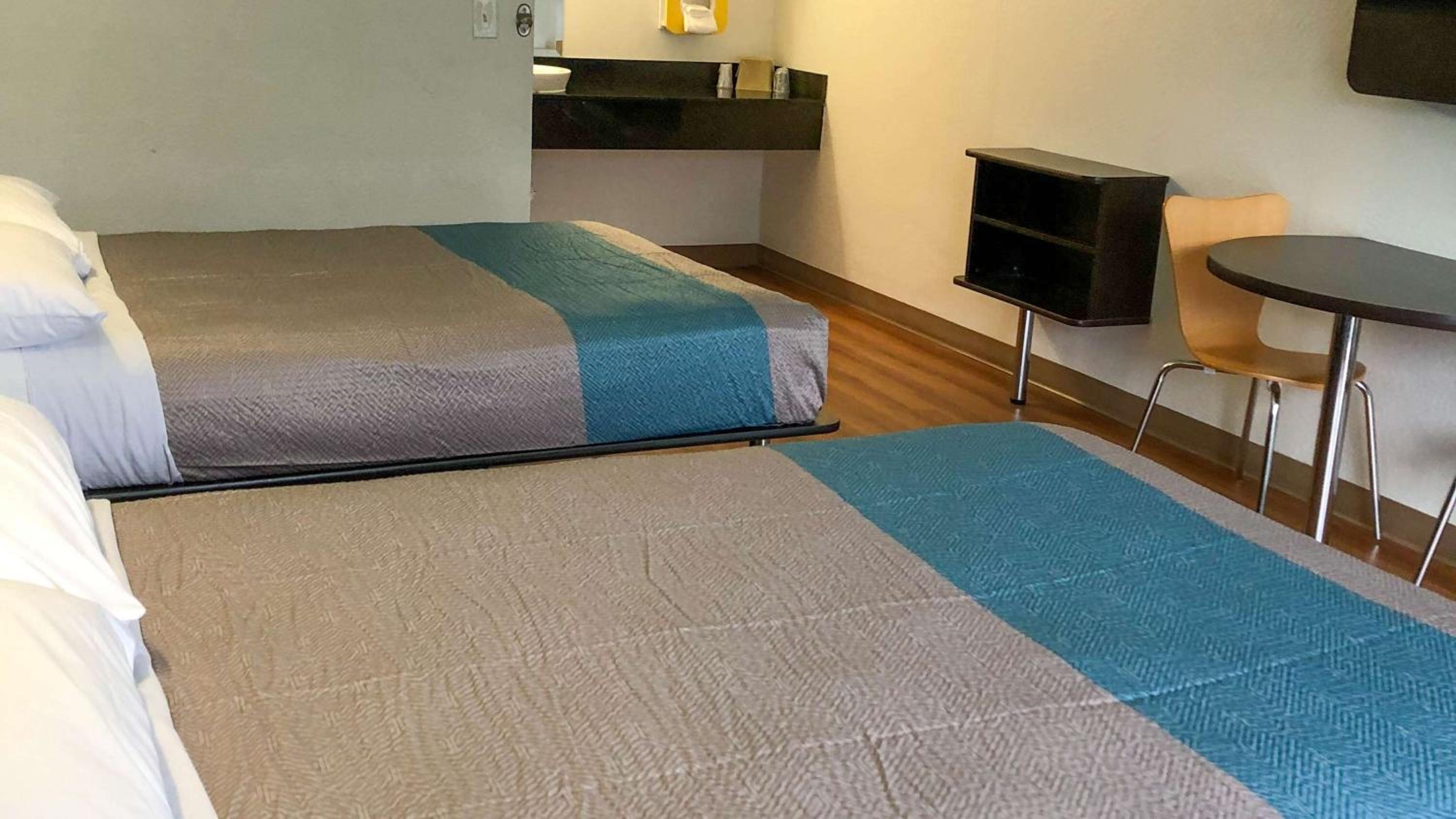 Quadruple Room - Non-Smoking - Photo 1