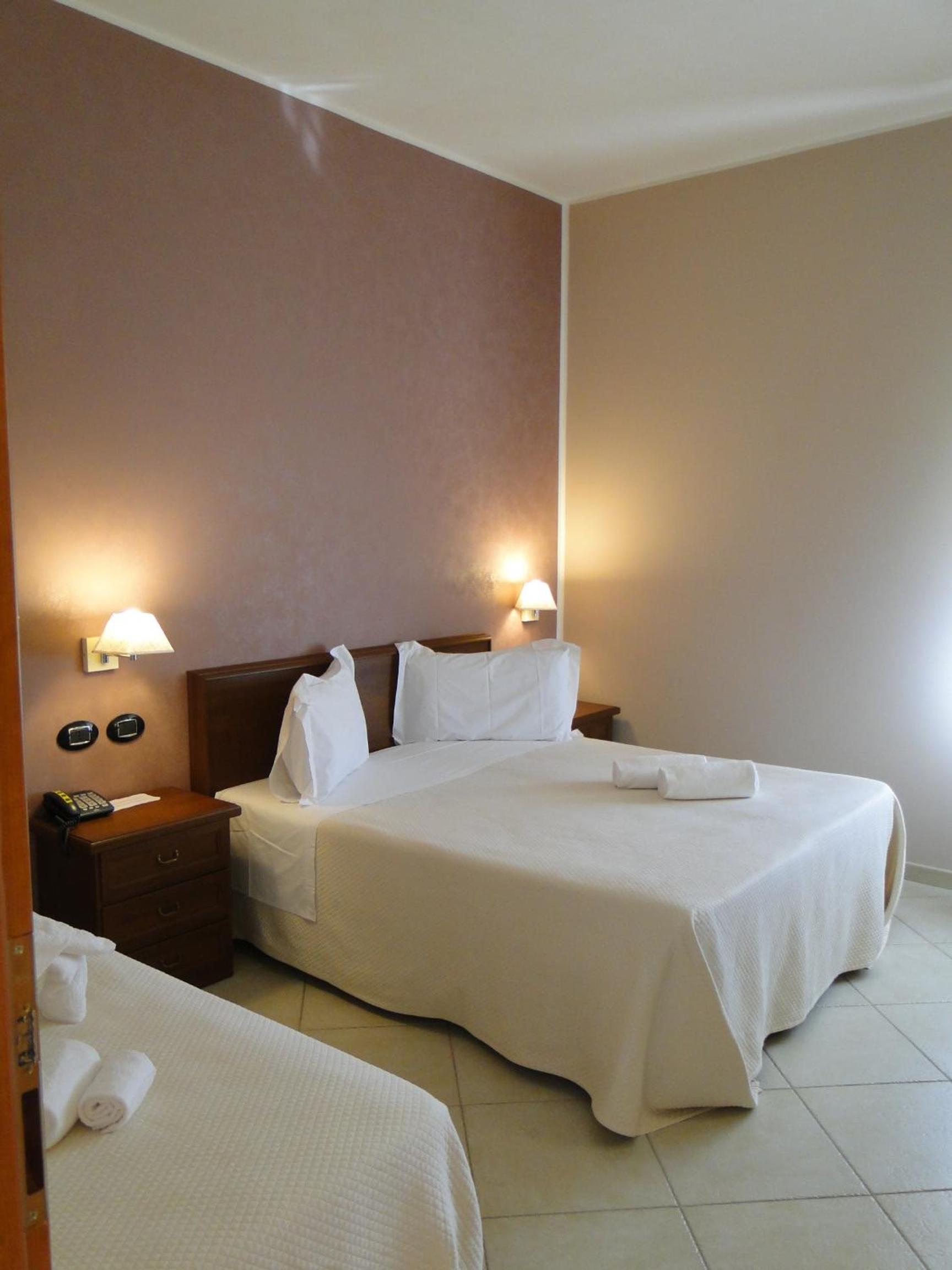 Standard Triple Room - Photo 1