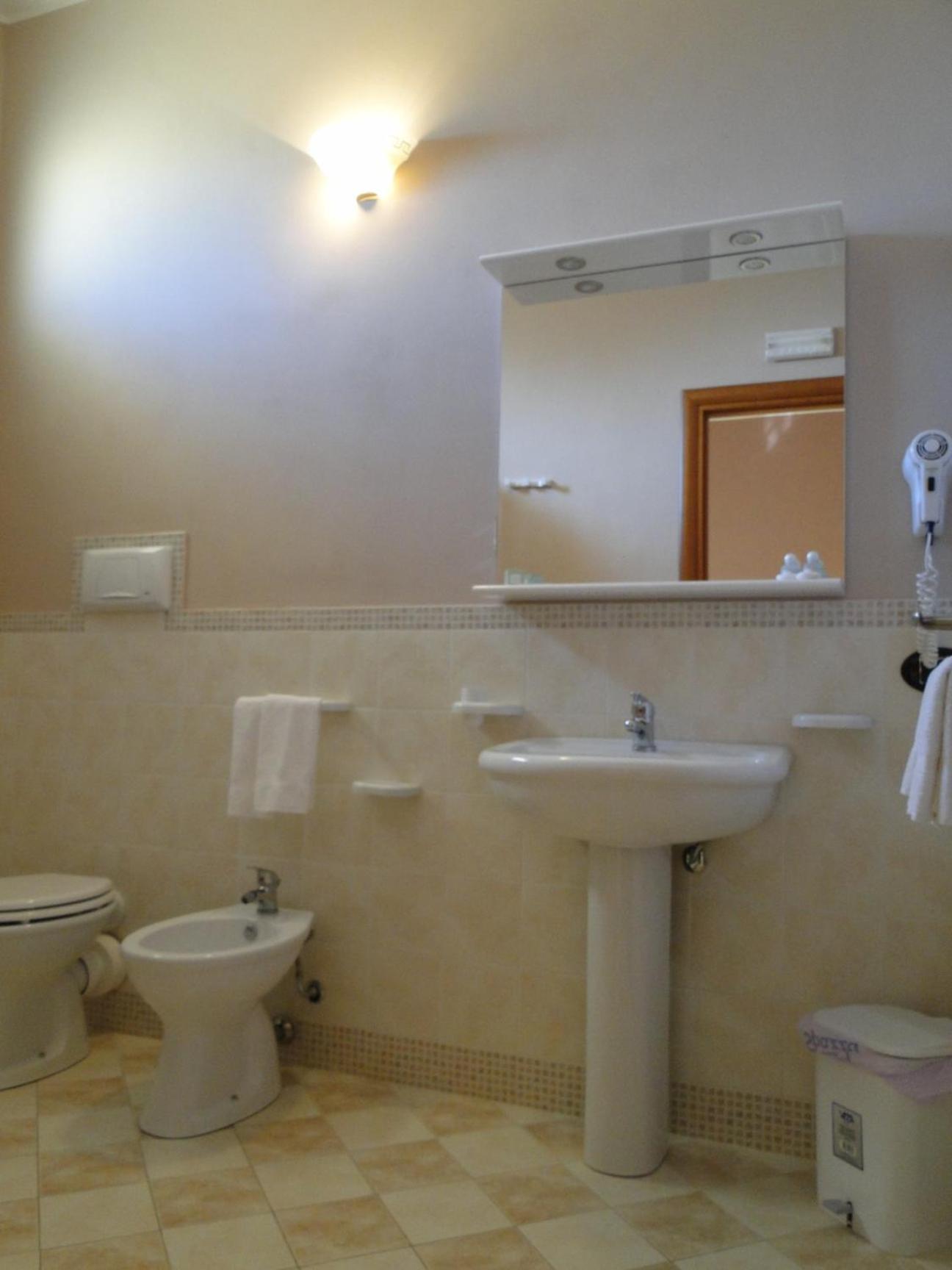 Standard Triple Room - Photo 2