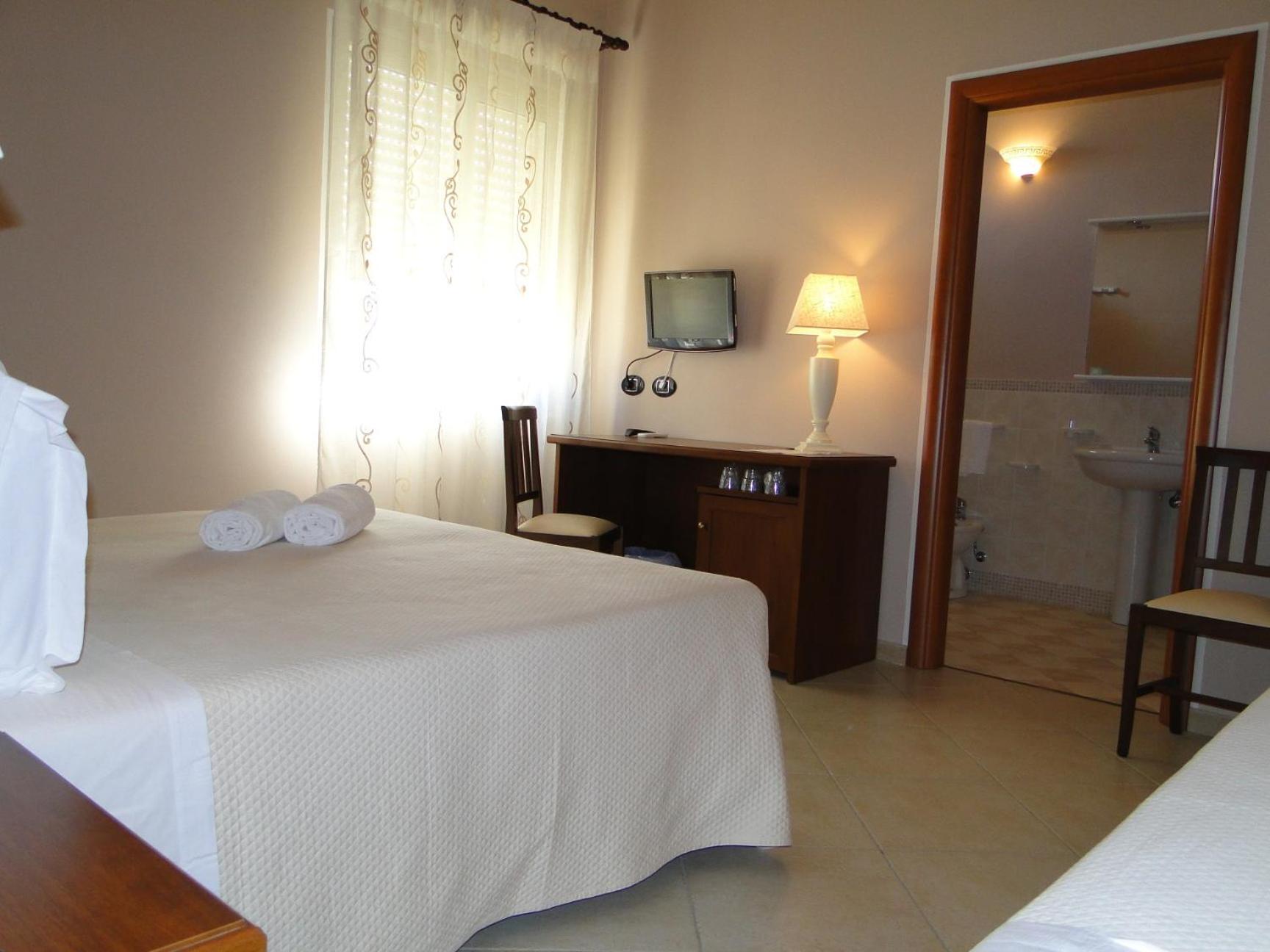 Standard Triple Room - Photo 5