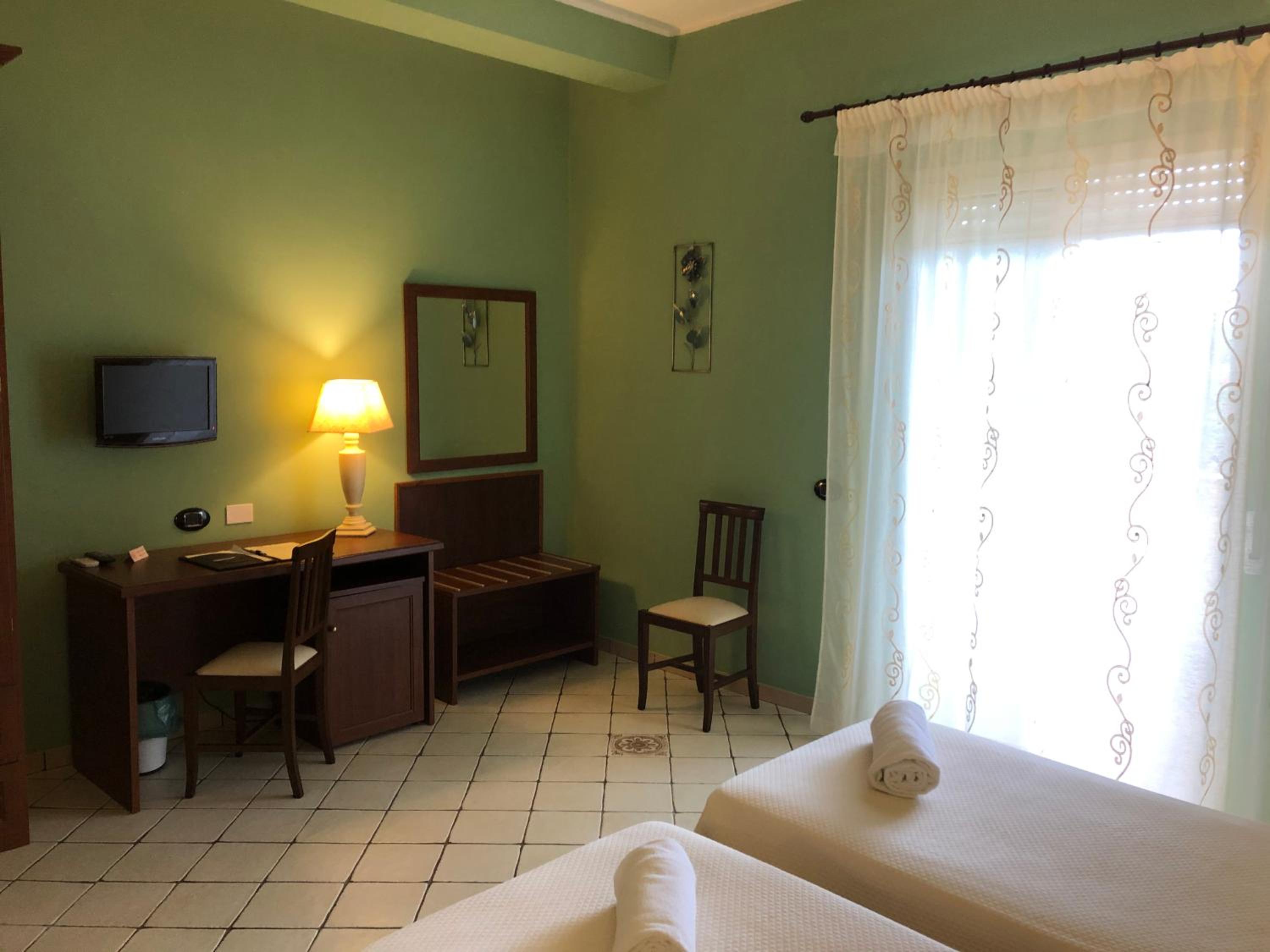 Superior Triple Room - Photo 9