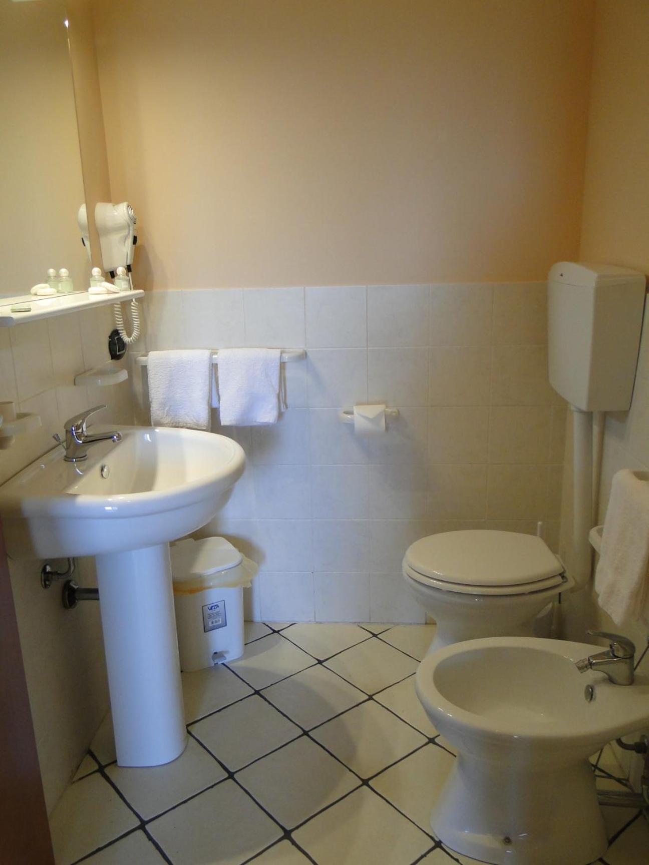 Superior Triple Room - Photo 11