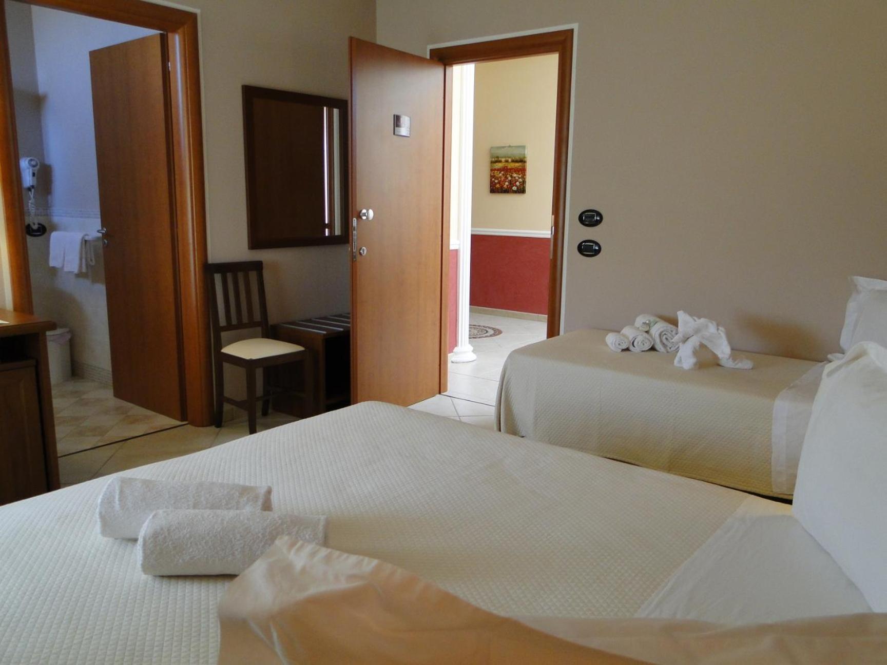Standard Triple Room - Photo 7