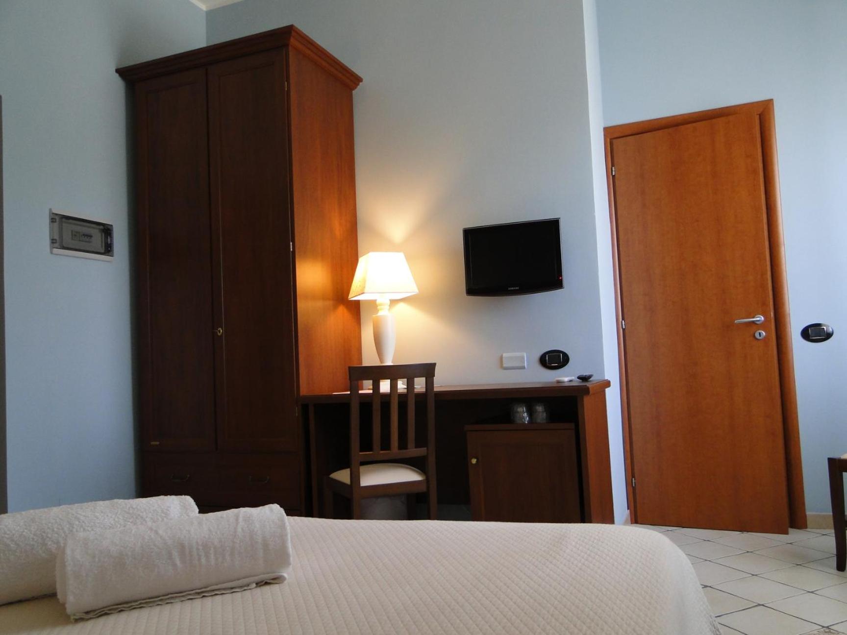Standard Triple Room - Photo 6