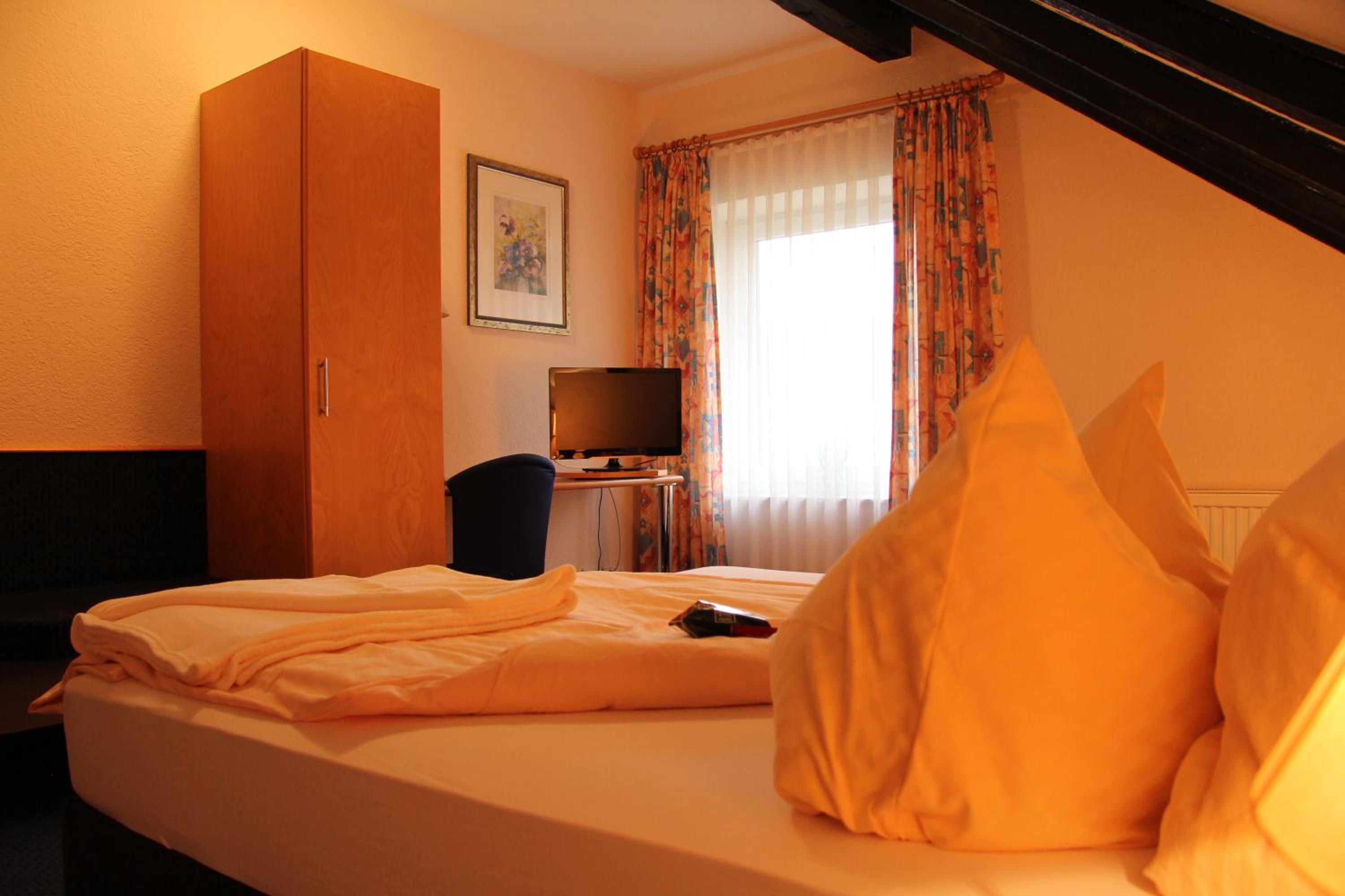 Single Room with Bathroom photo 3