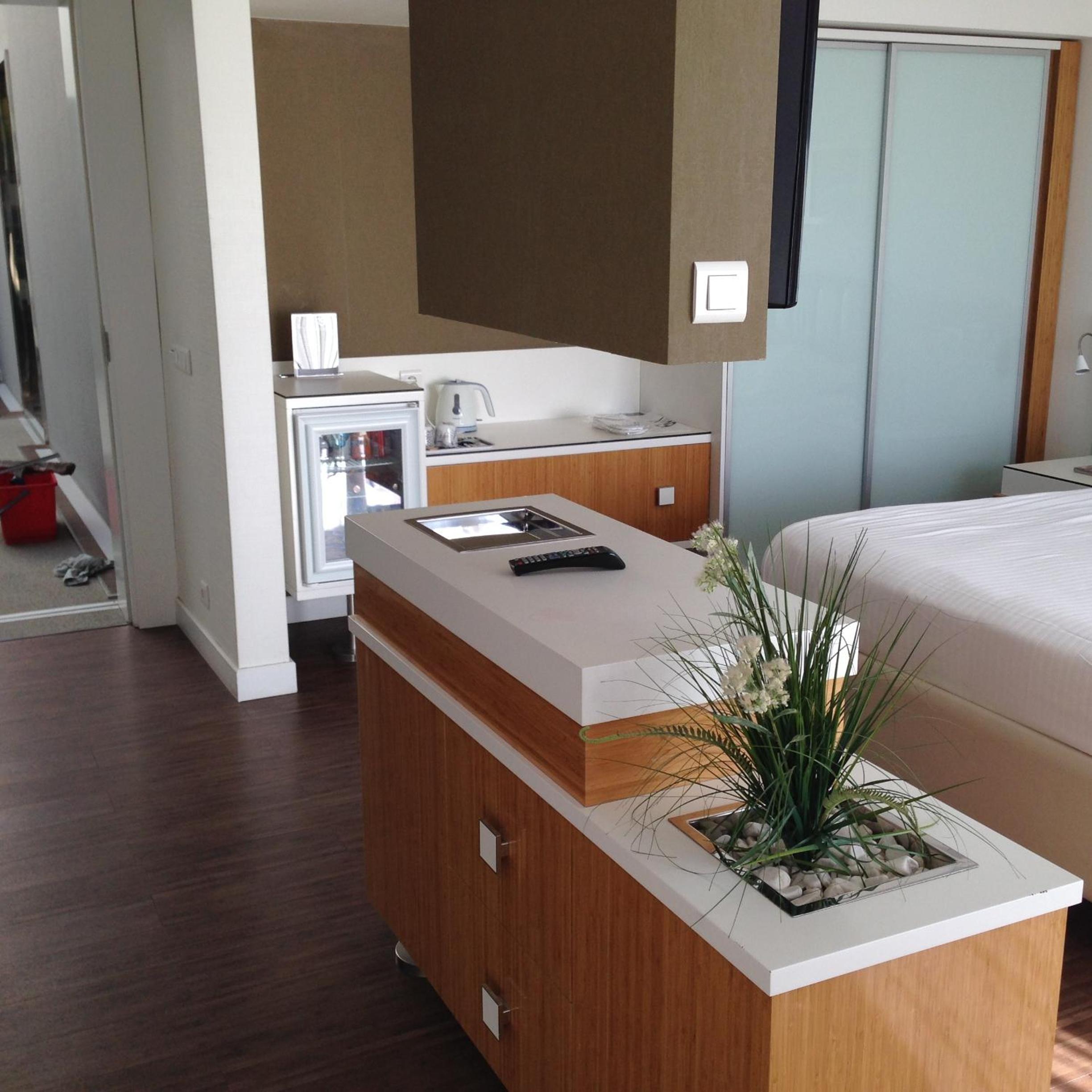 Corner Suite - Photo 2