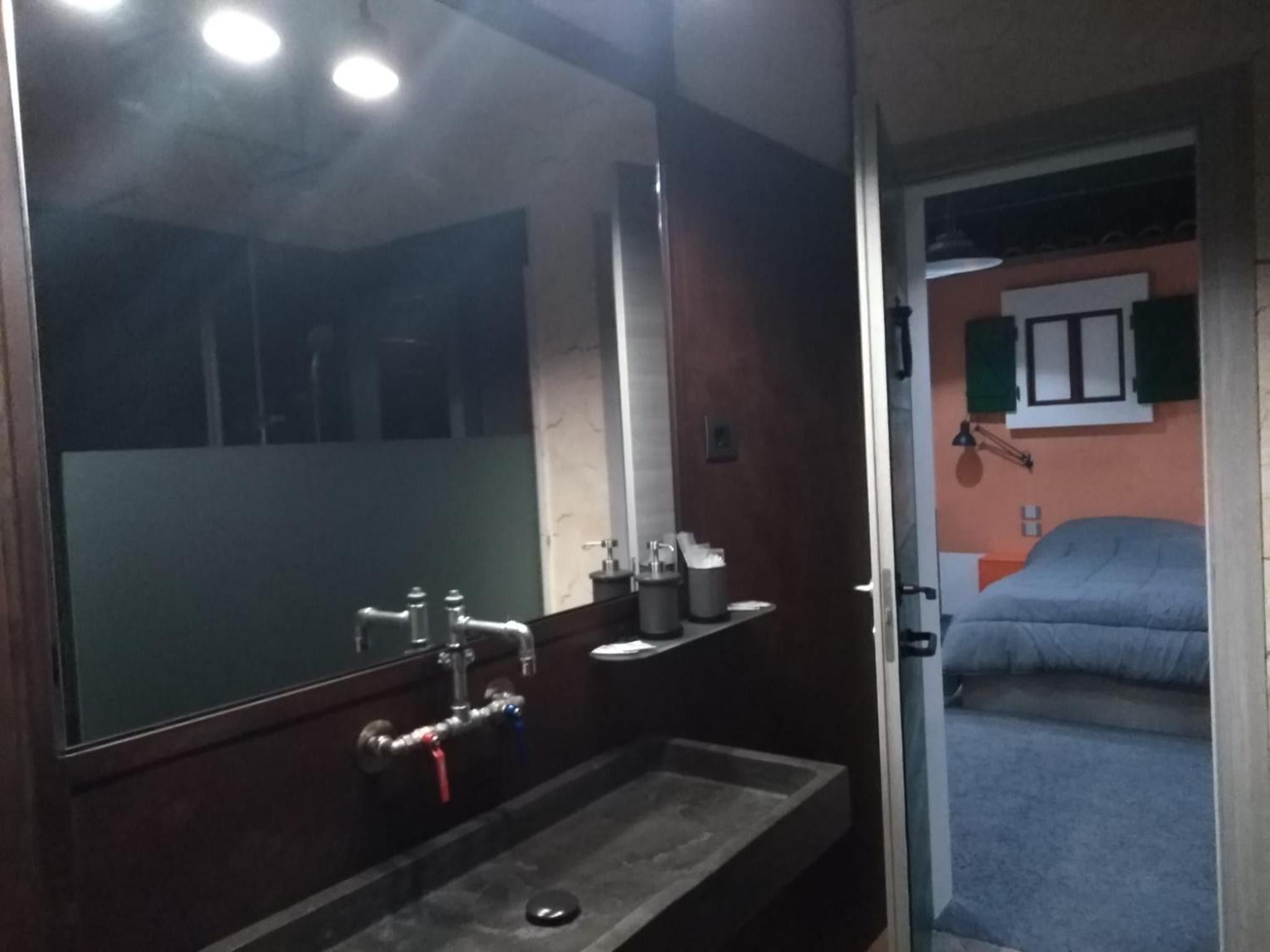 Double Room with Private Bathroom - Photo 8