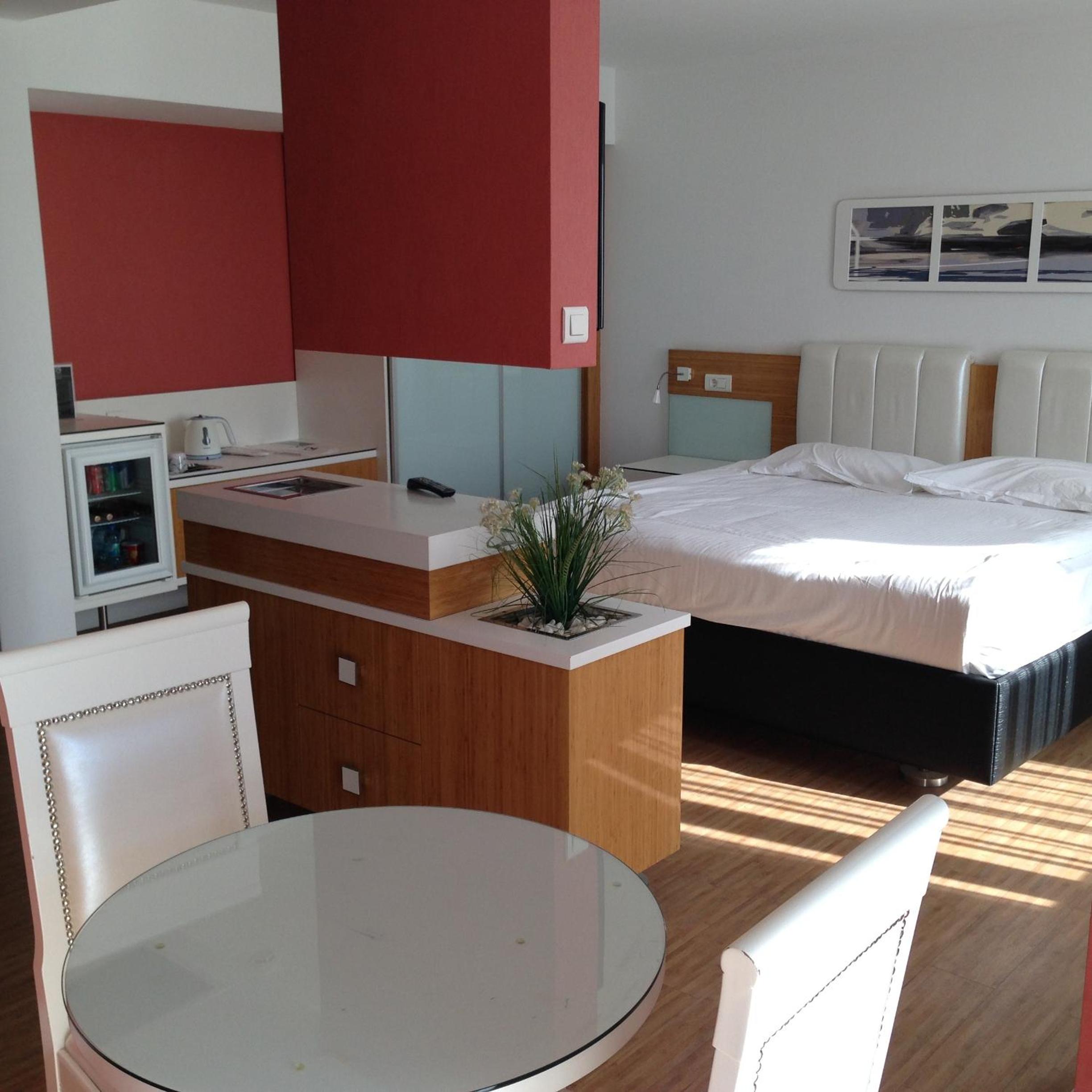 Corner Suite - Photo 10