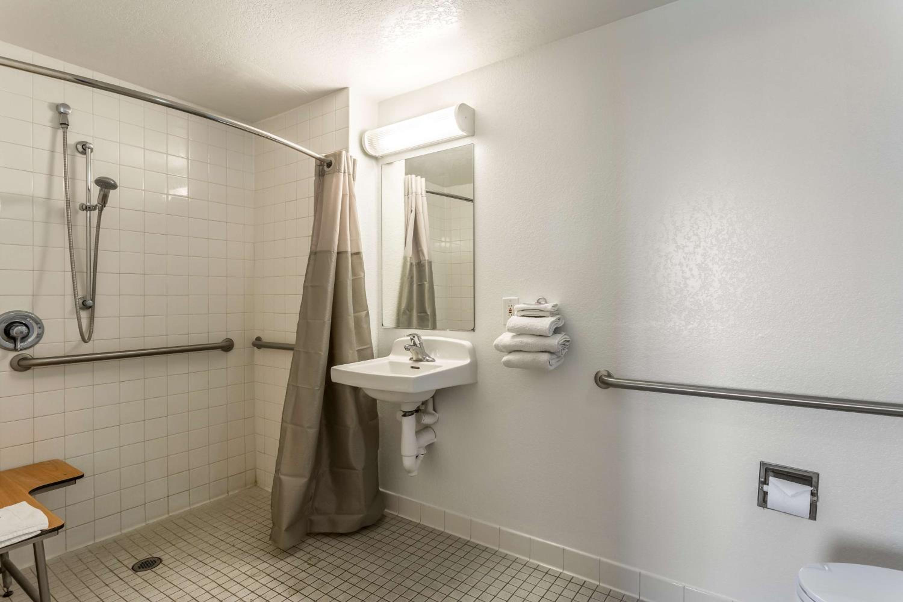 Double Room - Disability Access - Roll In Shower photo 3