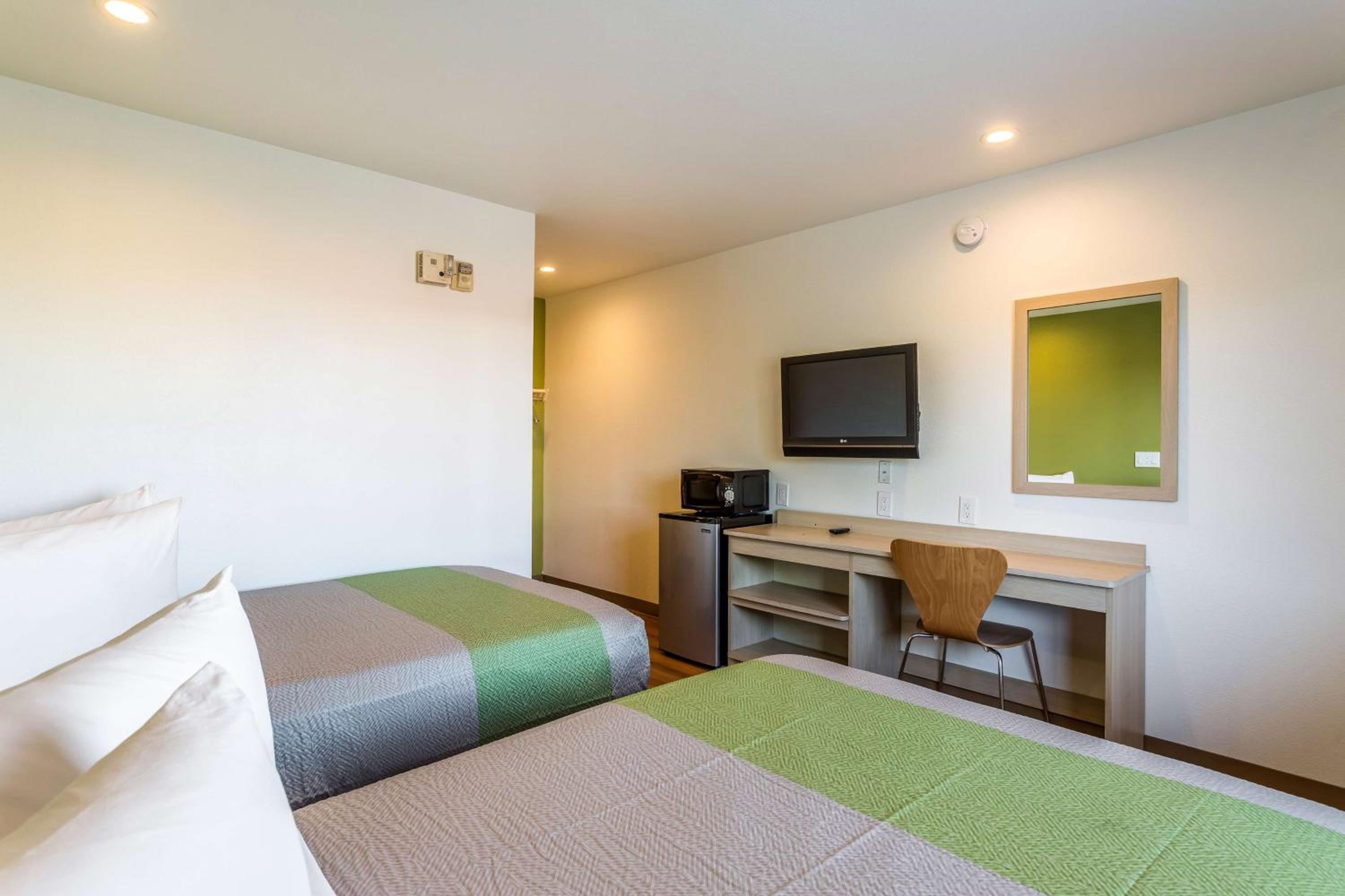 Quadruple Room - Non-Smoking photo 1