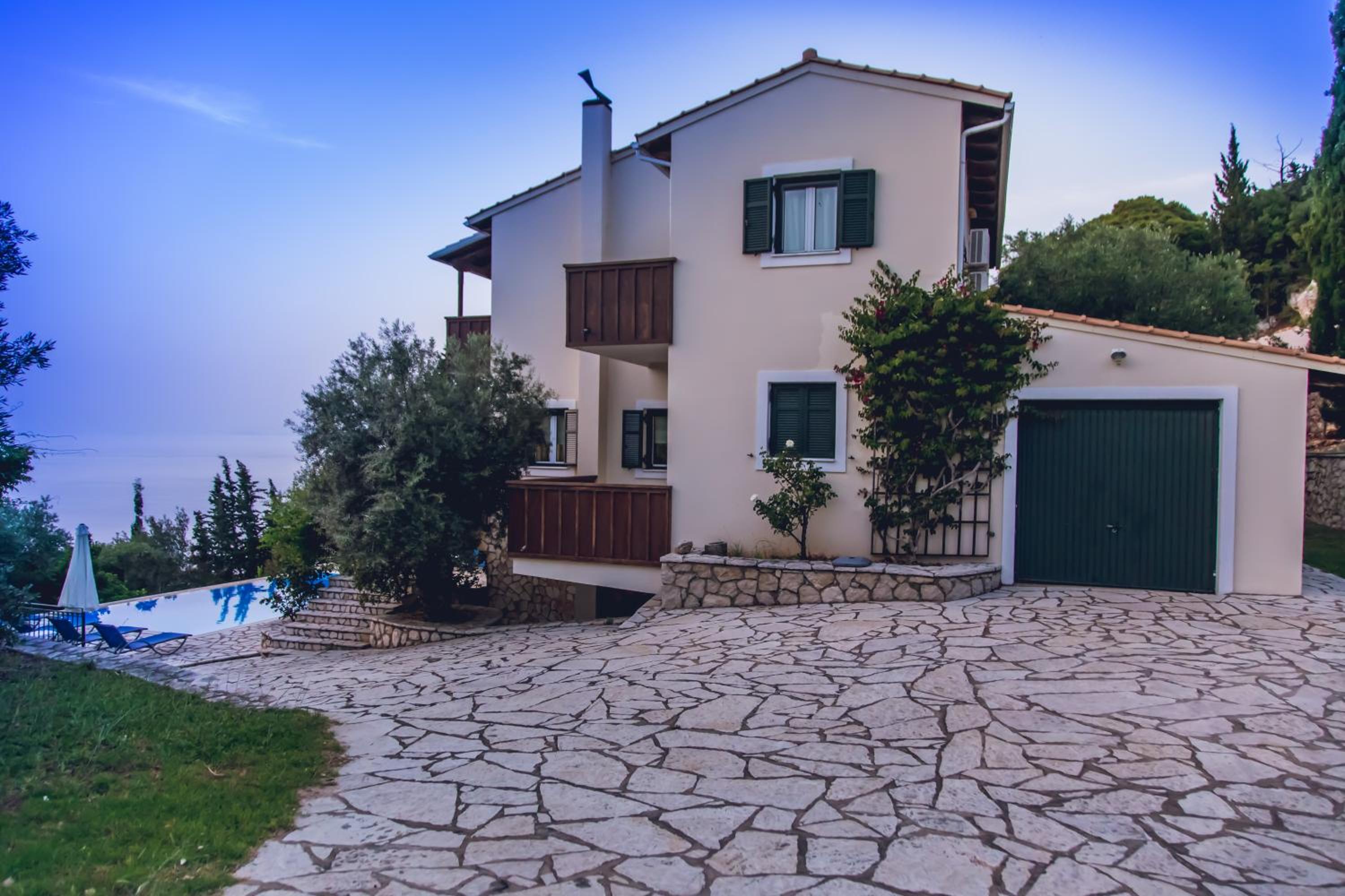 Deluxe Villa photo 2