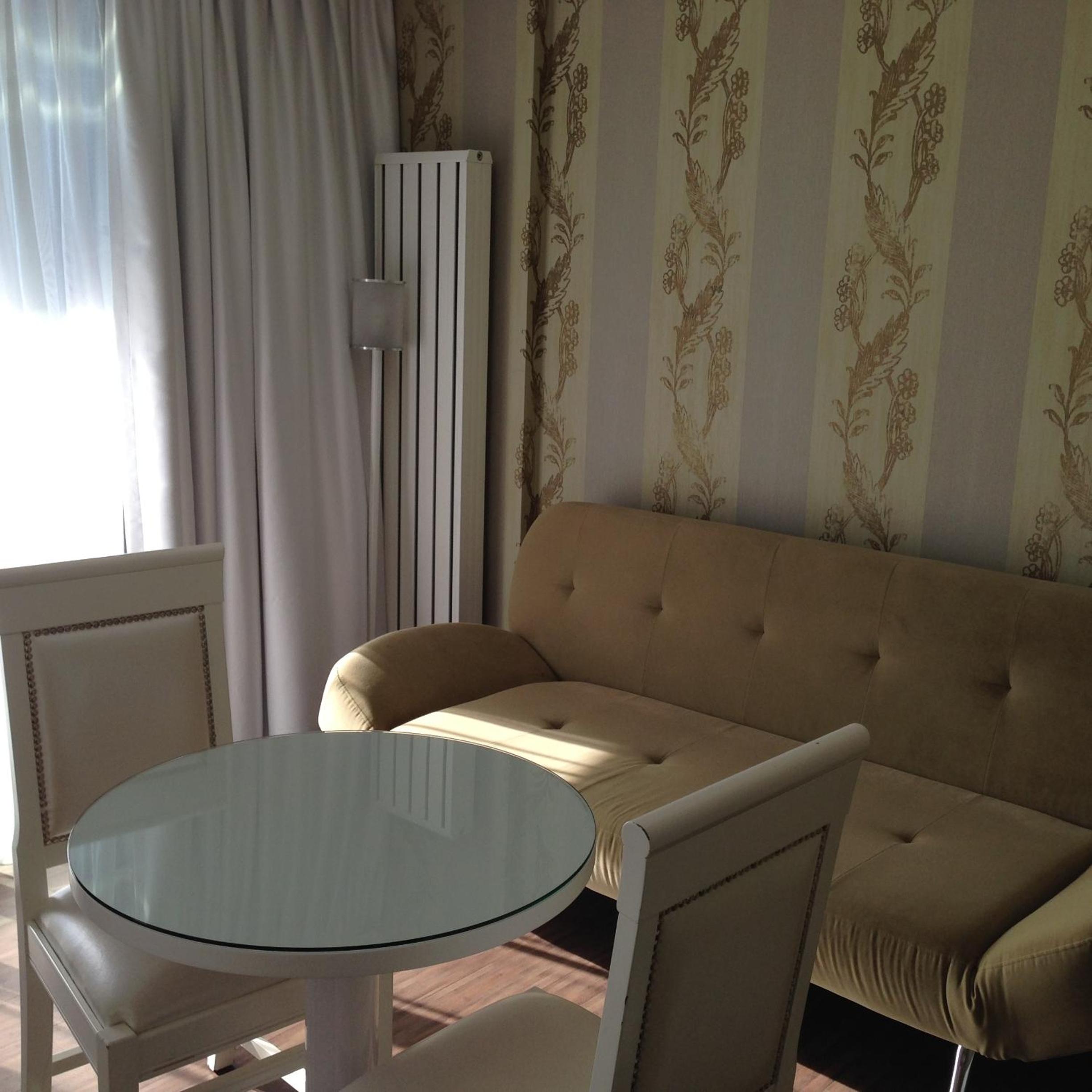 Corner Suite - Photo 14